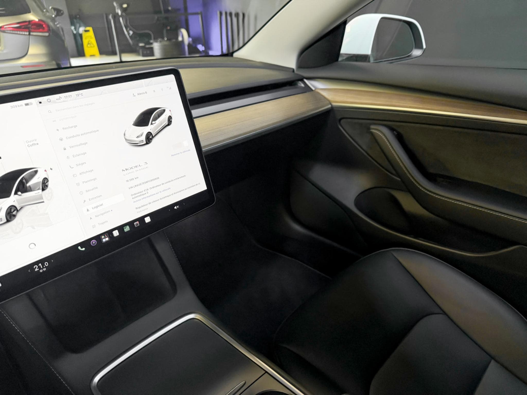 Tesla Model 3 Long Range RWD (2023) - Photo 15