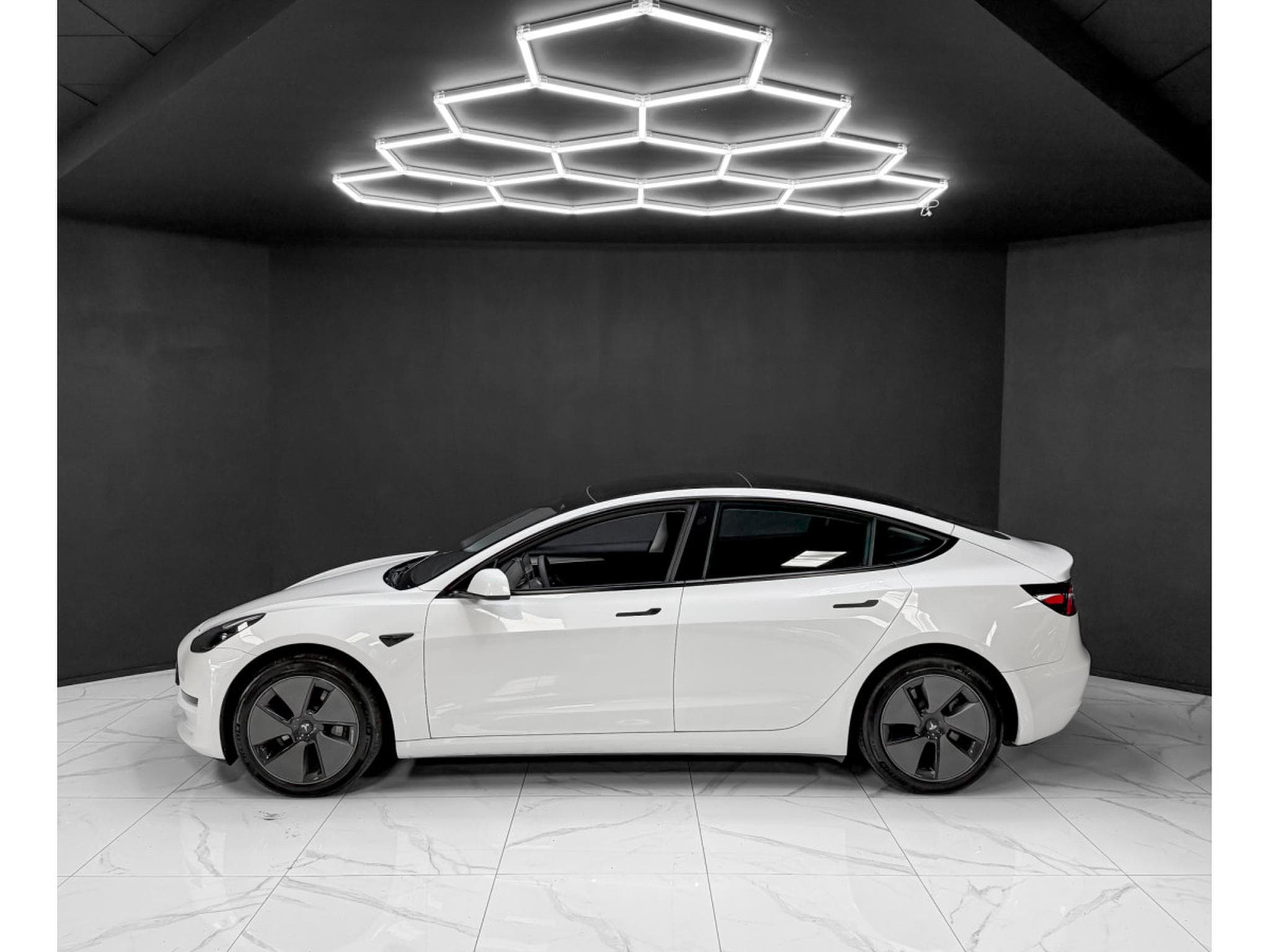 Tesla Model 3 Long Range RWD (2023) - Photo 2