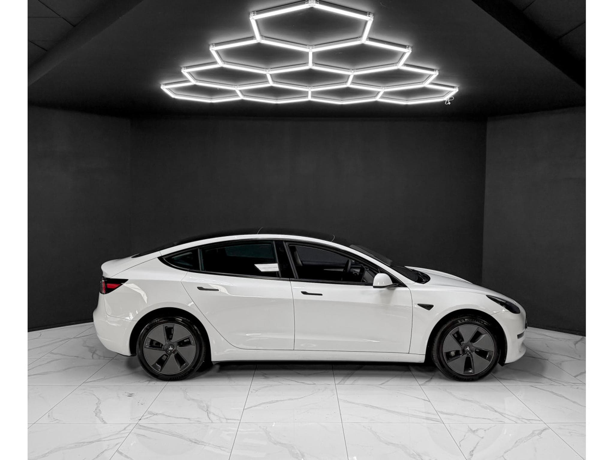 Tesla Model 3 Long Range RWD (2023) - Photo 6