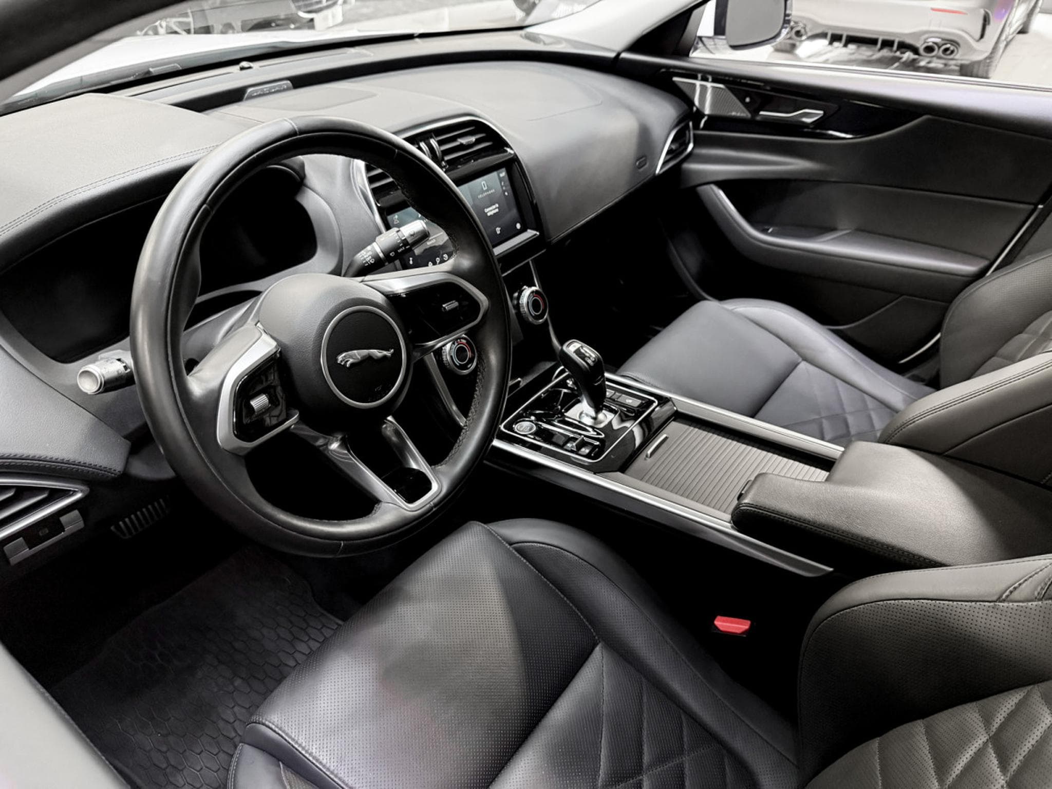 Jaguar XE P300 AWD HSE (2022) - Photo 14