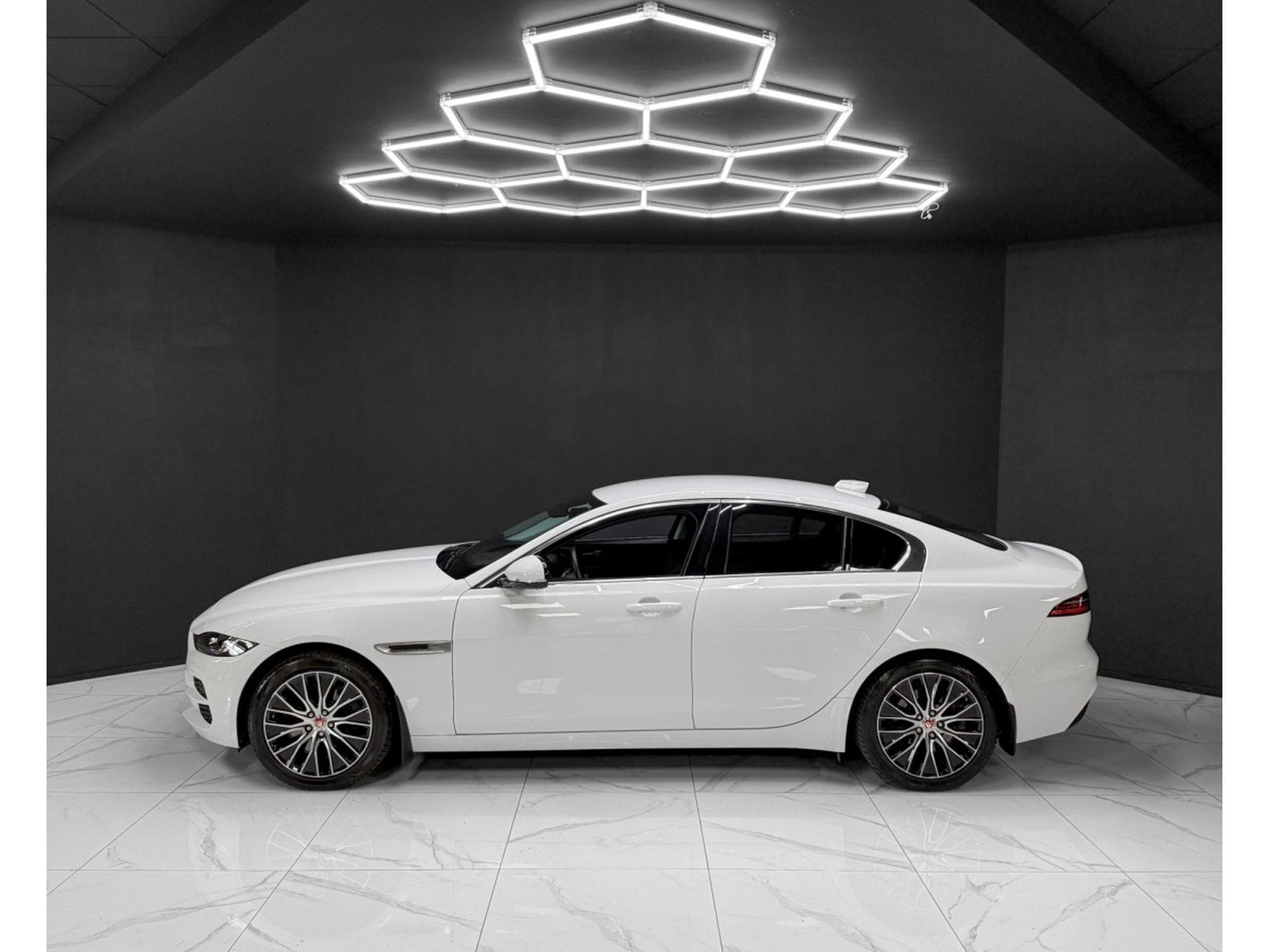Jaguar XE P300 AWD HSE (2022) - Photo 2