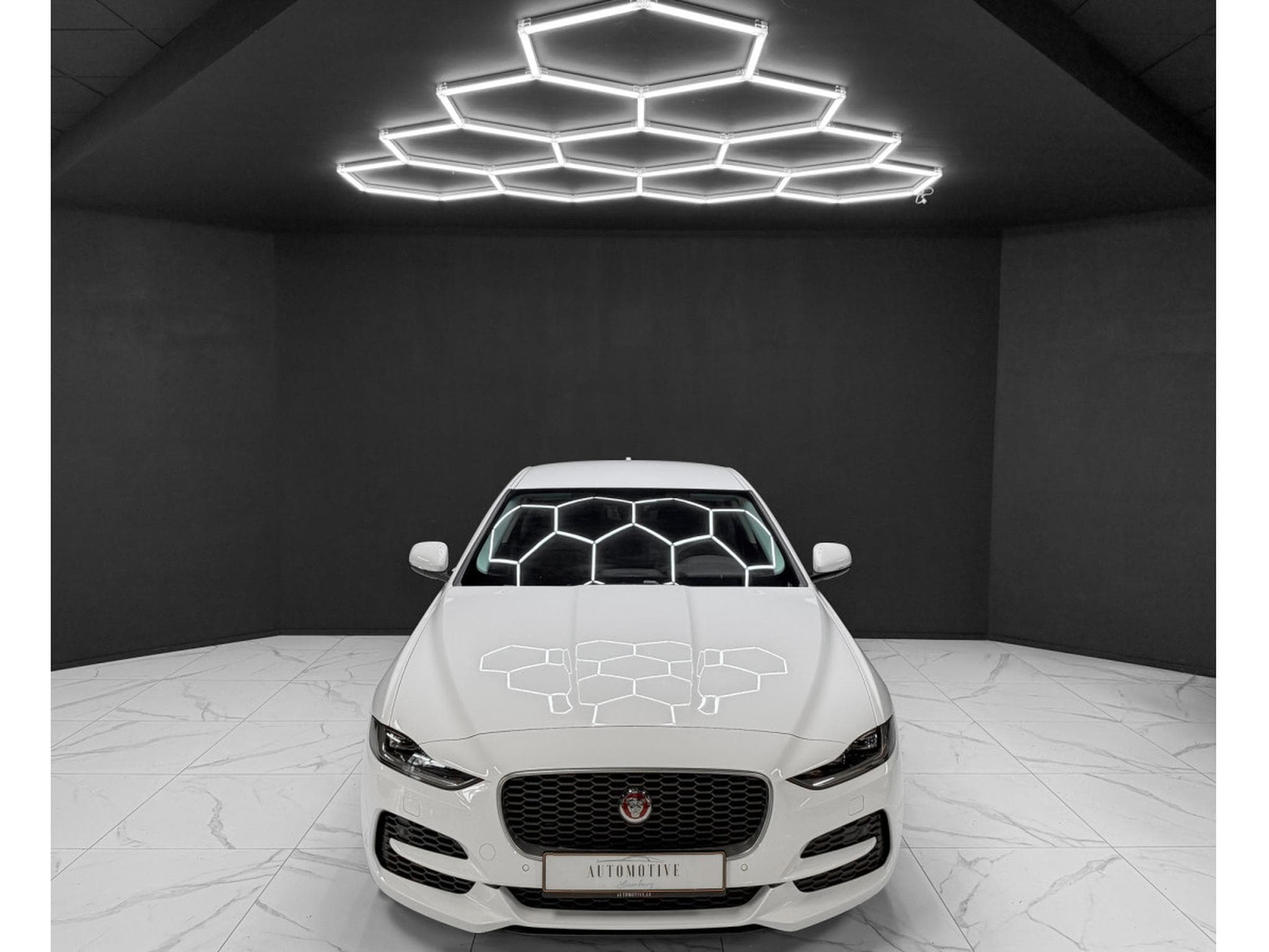 Jaguar XE P300 AWD HSE (2022) - Photo 8