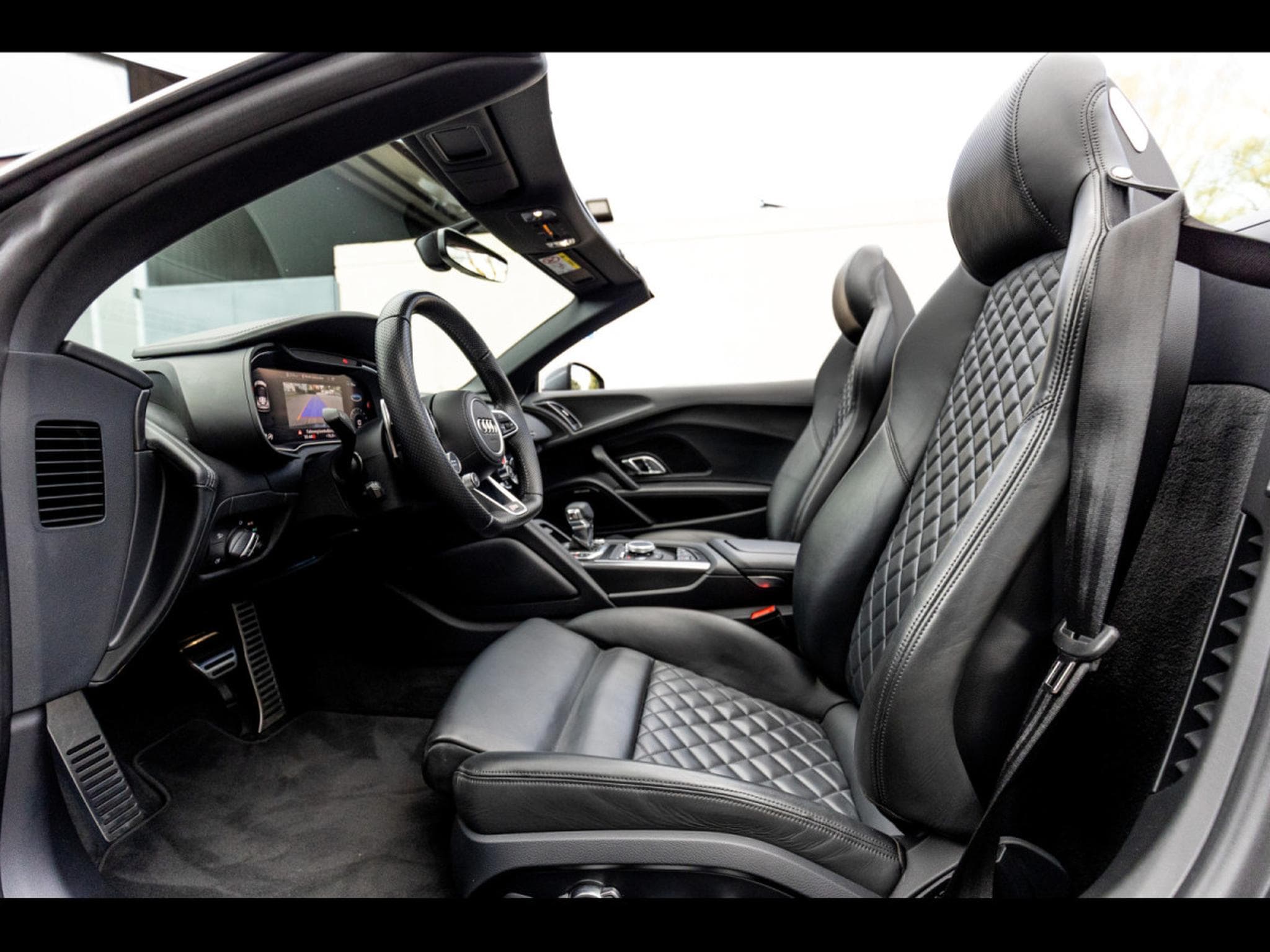 Audi R8 SPYDER V10 PERFORMANCE 5.2 FSI QUATTRO S-TRONIC – PACK KARHU (2022) - Photo 11