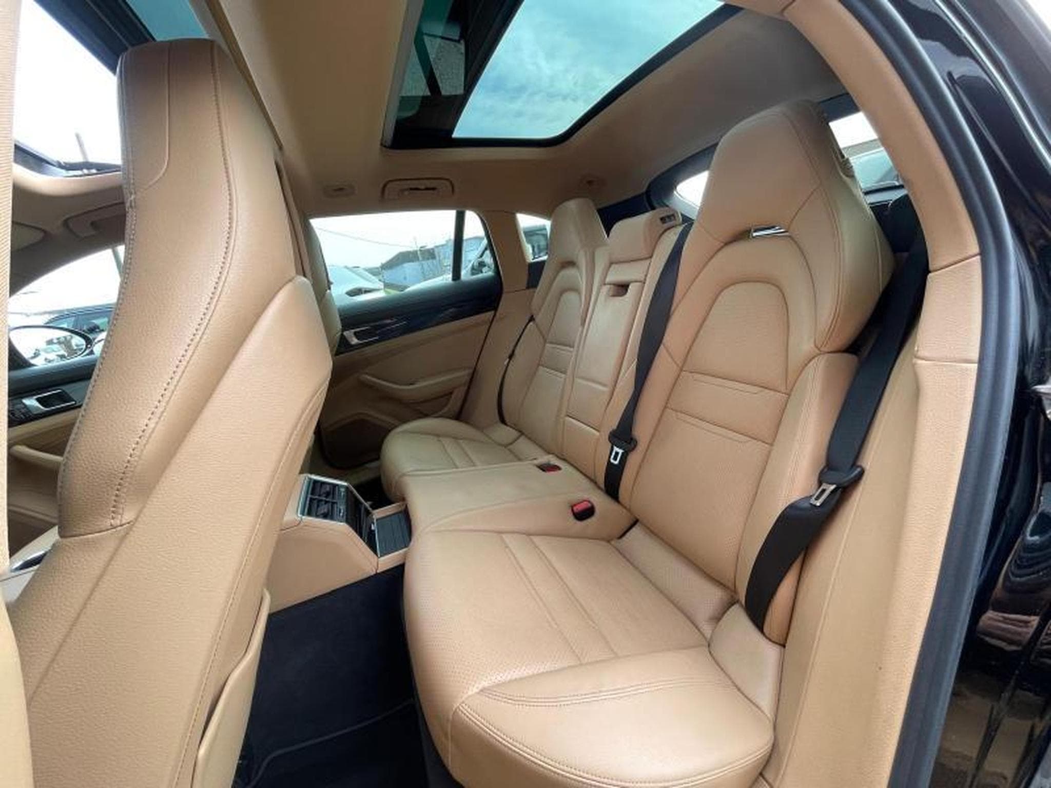 Porsche Panamera Sport Turismo 4 2018 (2018) - Photo 11