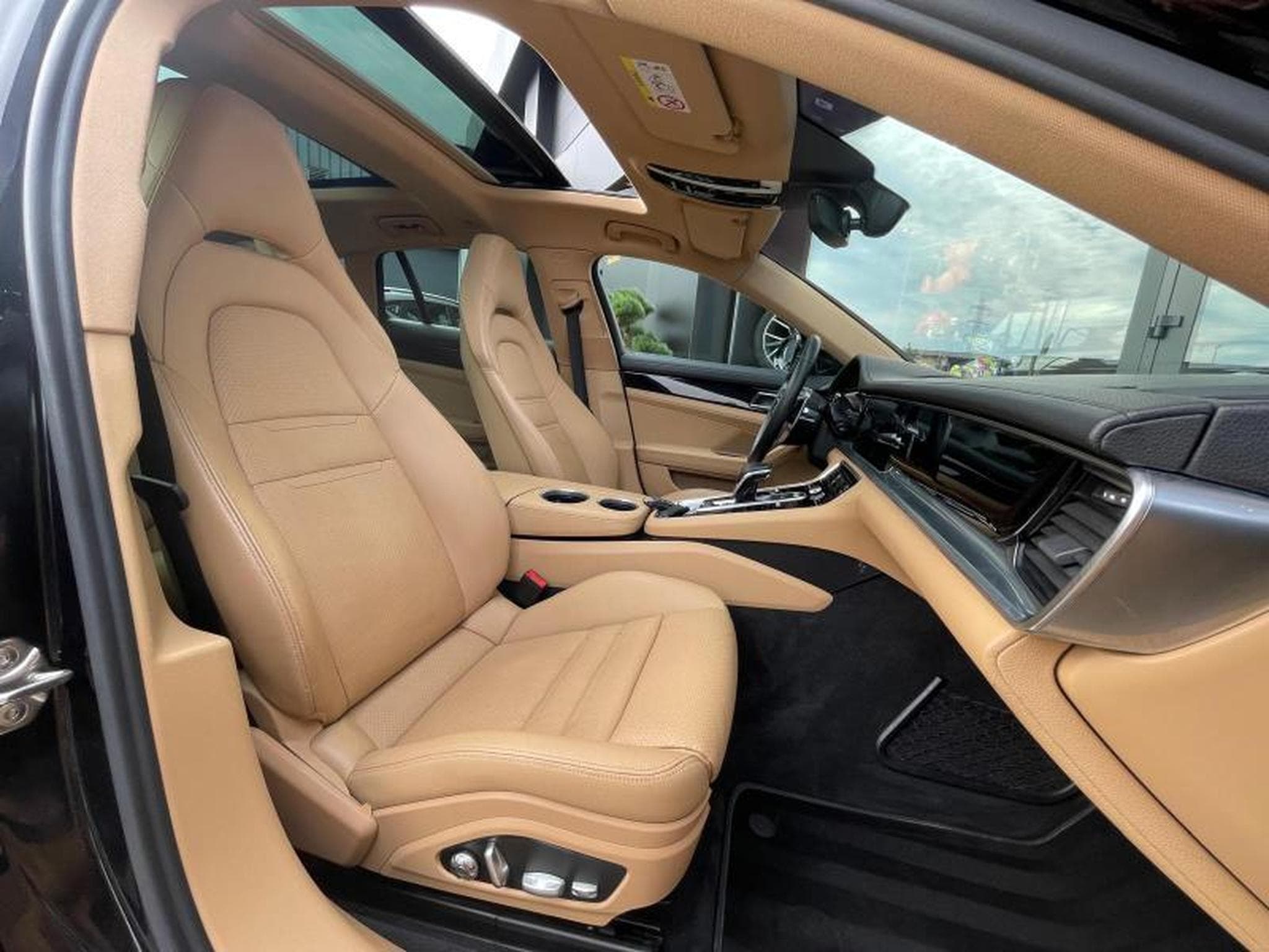 Porsche Panamera Sport Turismo 4 2018 (2018) - Photo 9