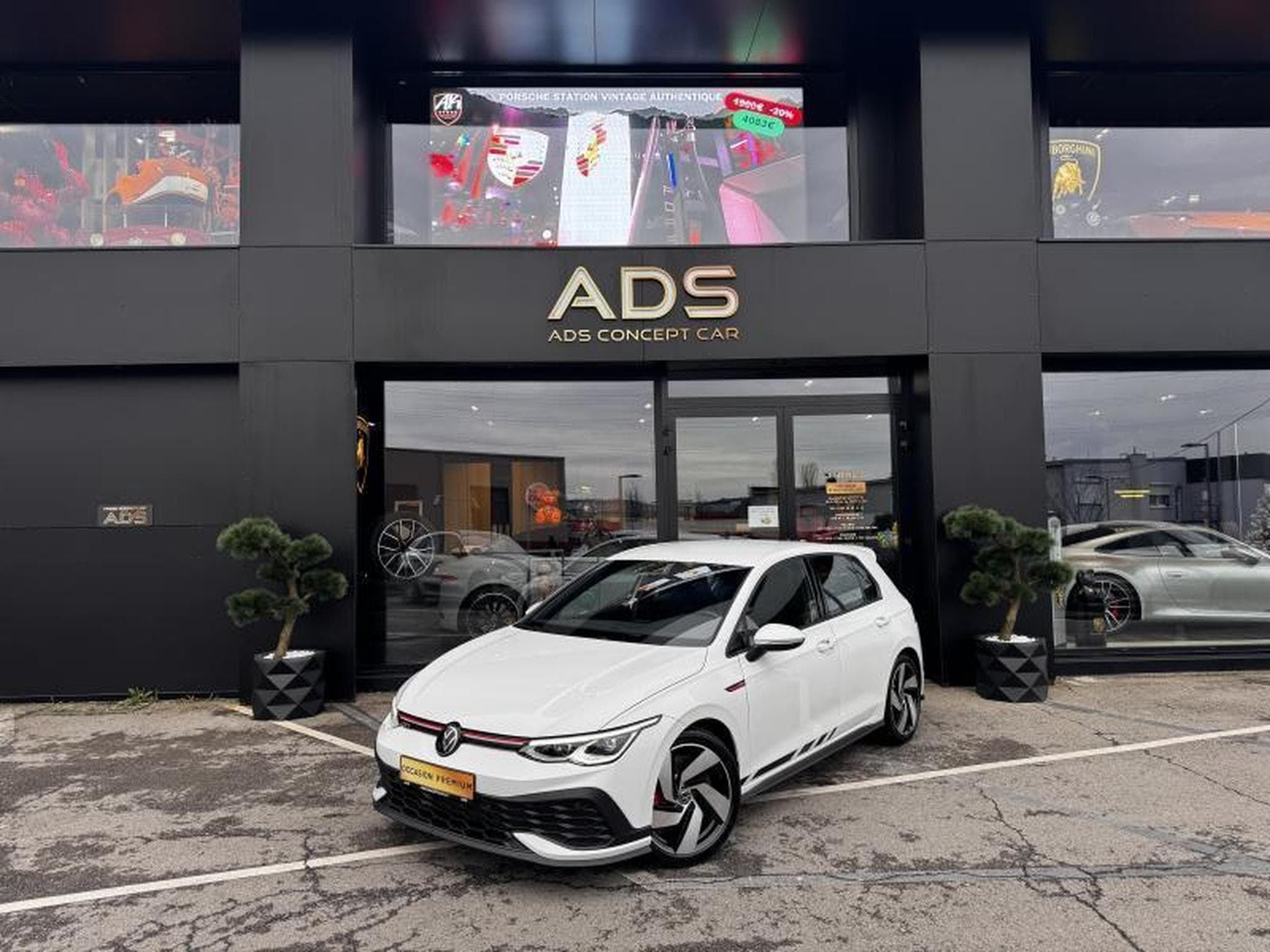 VW Golf GTI VIII Clubsport 2.0 TSI 300CV (2023) - Photo 1