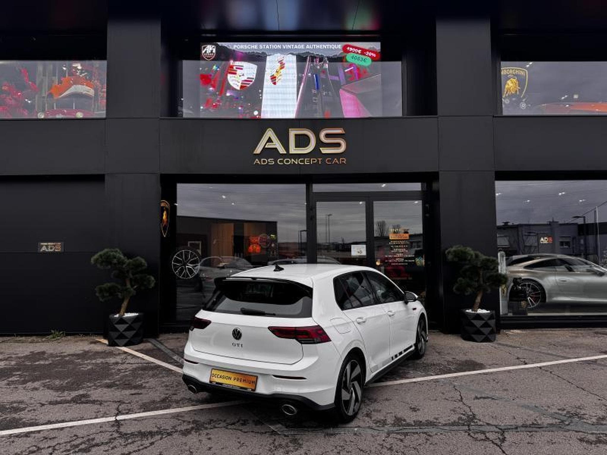 VW Golf GTI VIII Clubsport 2.0 TSI 300CV (2023) - Photo 13