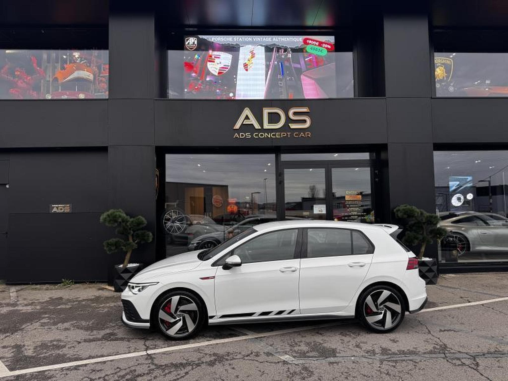 VW Golf GTI VIII Clubsport 2.0 TSI 300CV (2023) - Photo 14