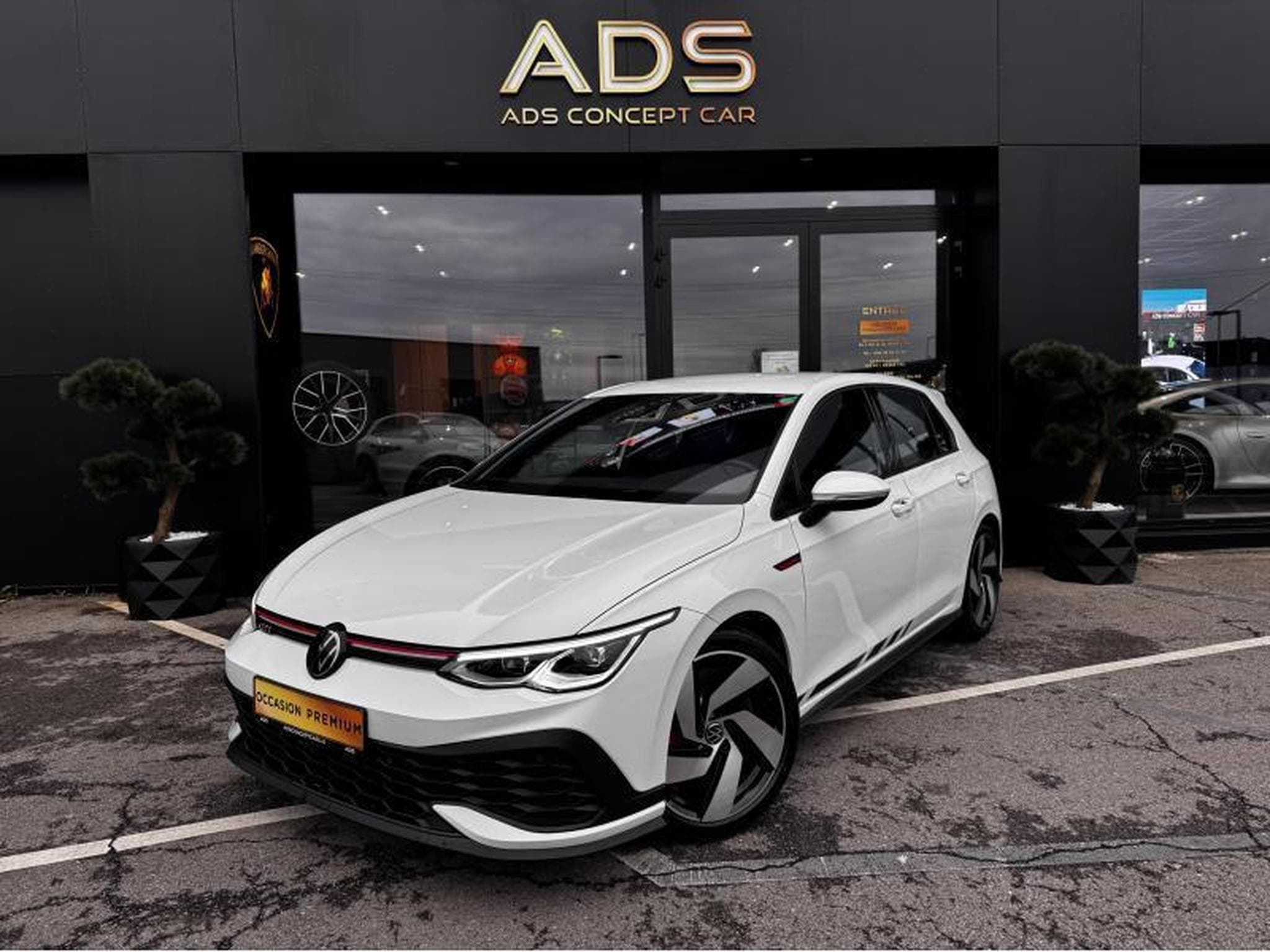 VW Golf GTI VIII Clubsport 2.0 TSI 300CV (2023) - Photo 2