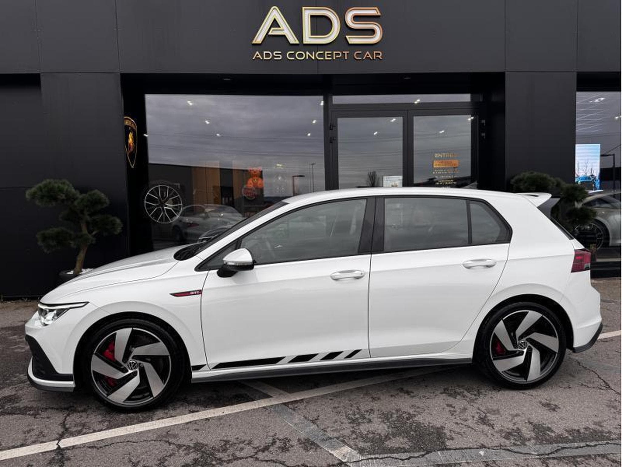 VW Golf GTI VIII Clubsport 2.0 TSI 300CV (2023) - Photo 3