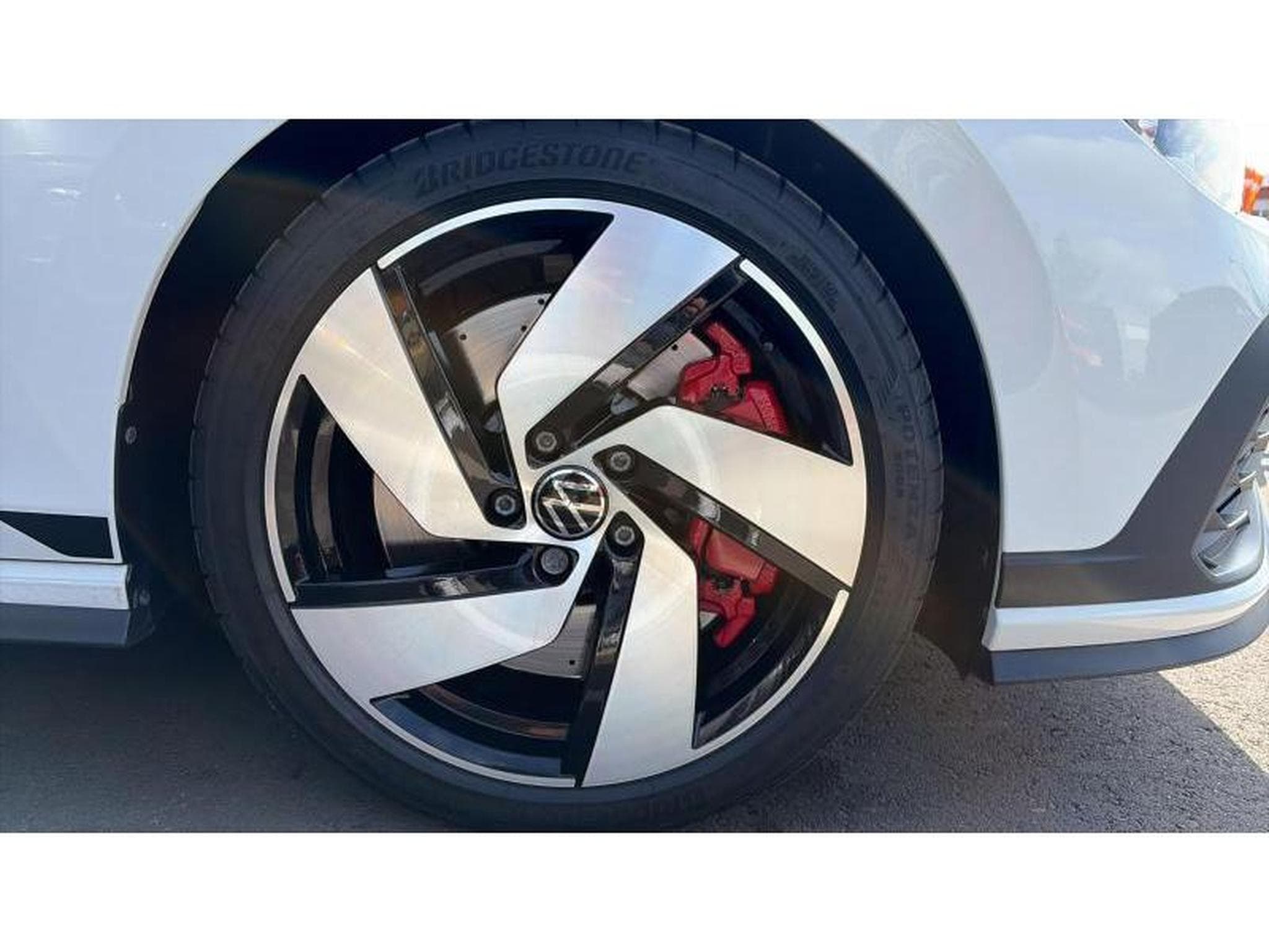 VW Golf GTI VIII Clubsport 2.0 TSI 300CV (2023) - Photo 5