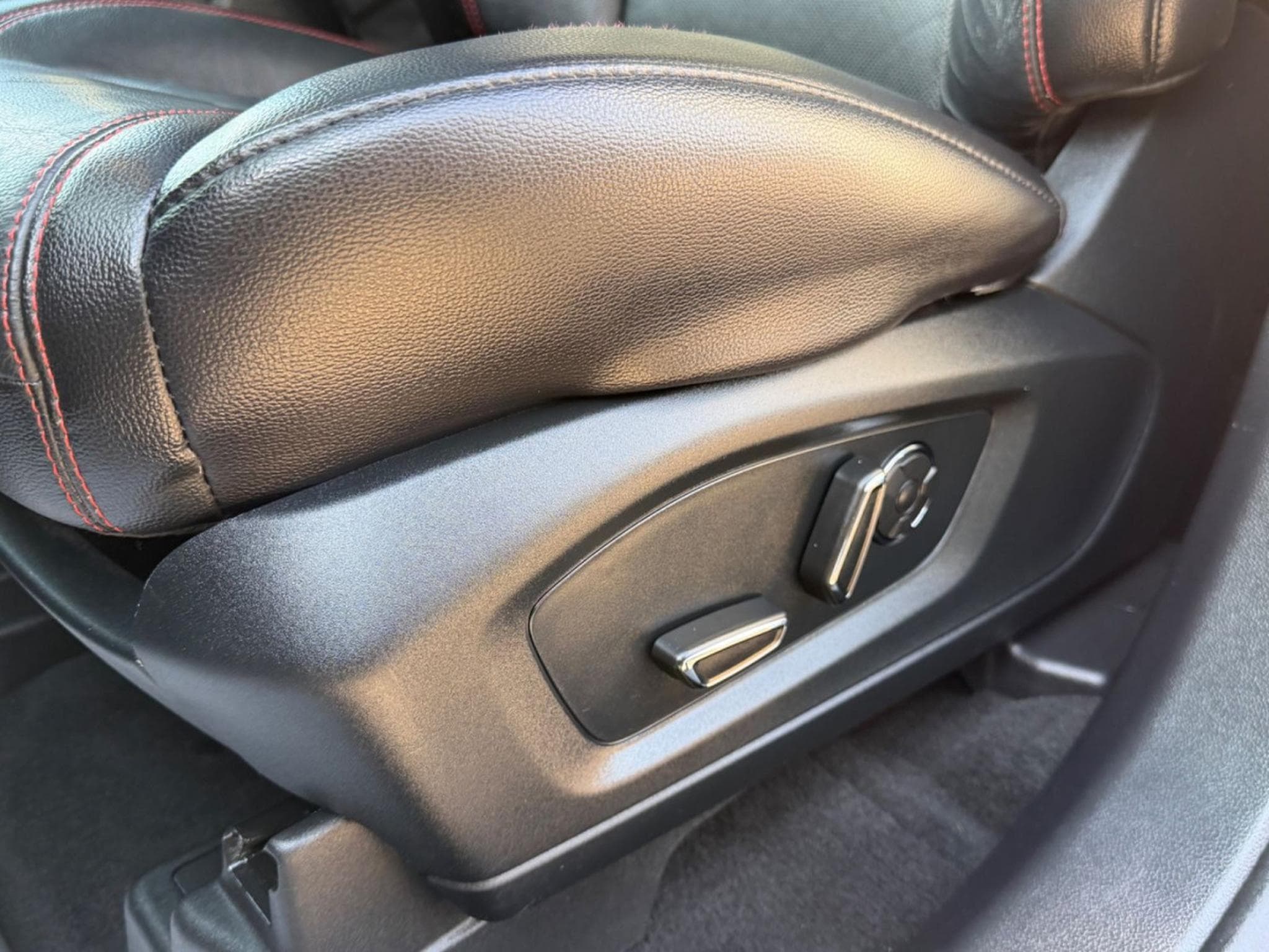 Ford Explorer ST-Line Plug-in-Hybrid 4x4/7xsitze (2020) - Photo 11