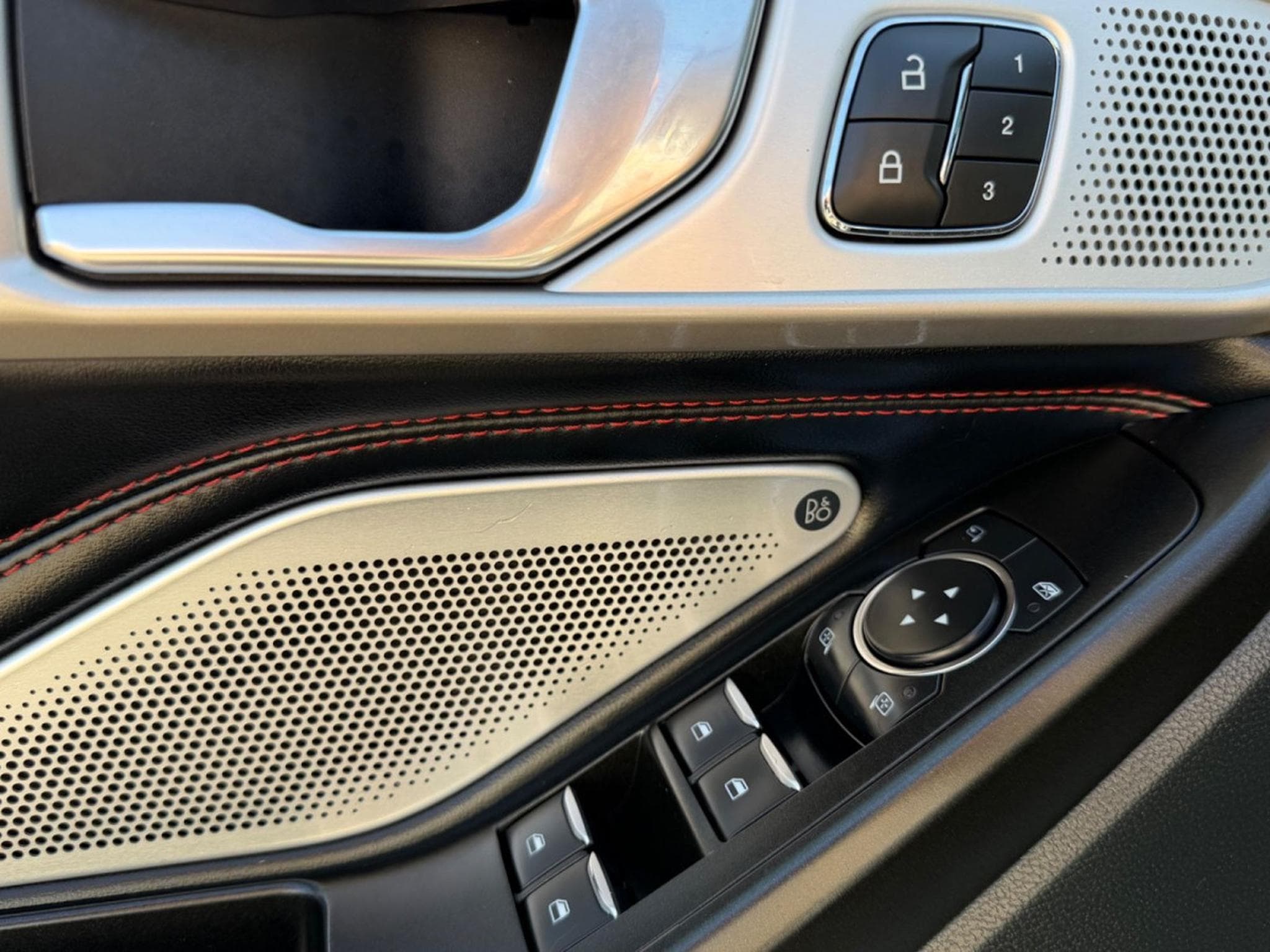 Ford Explorer ST-Line Plug-in-Hybrid 4x4/7xsitze (2020) - Photo 15