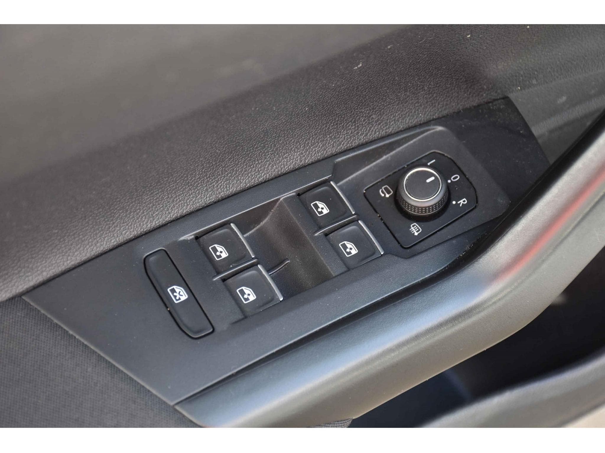 VW Taigo 1.5 TSI Style DSG ACC TRAVEL GPS LANE SIDE PARK ATT RMQ 1°M. (2022) - Foto 23