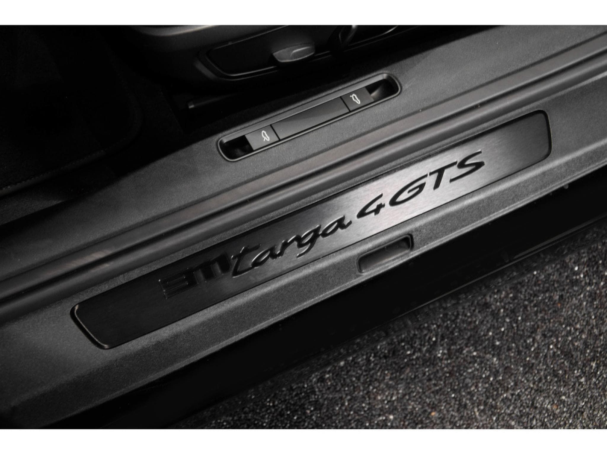 Porsche 911 Targa 4 GTS PDK (2024) - Photo 13