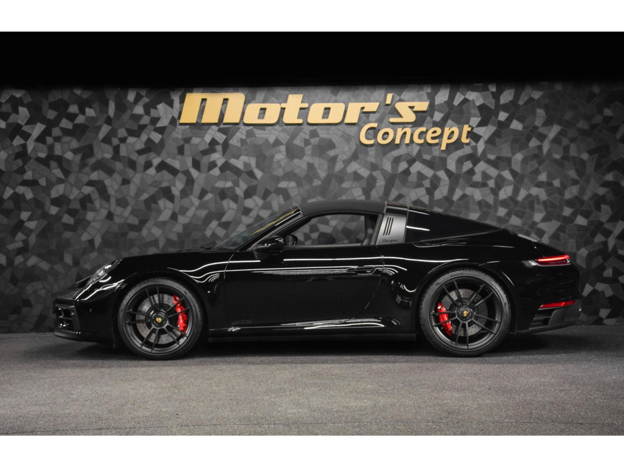 Porsche 911 Targa 4 GTS PDK (2024) - Photo 2