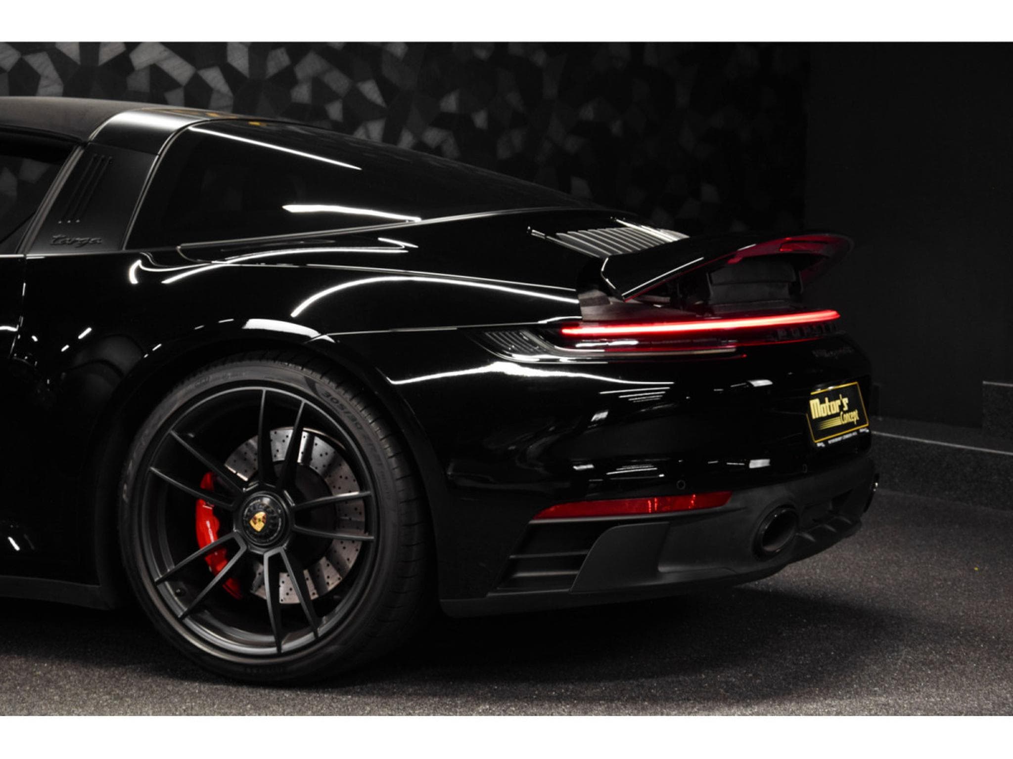 Porsche 911 Targa 4 GTS PDK (2024) - Photo 21