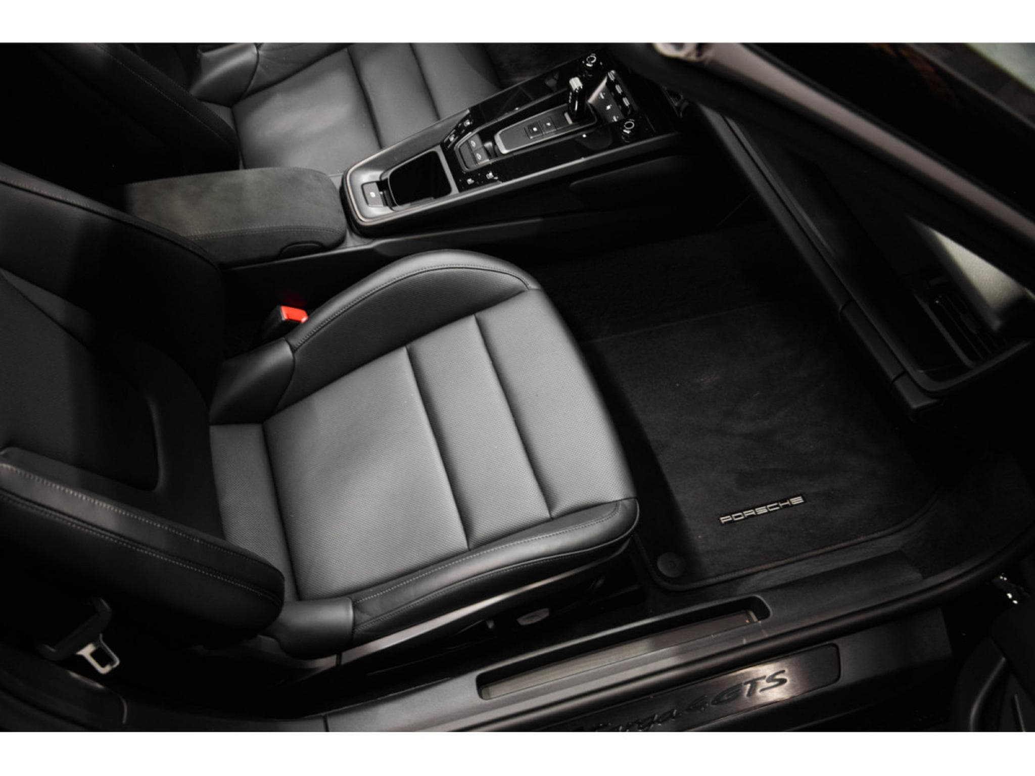 Porsche 911 Targa 4 GTS PDK (2024) - Photo 22