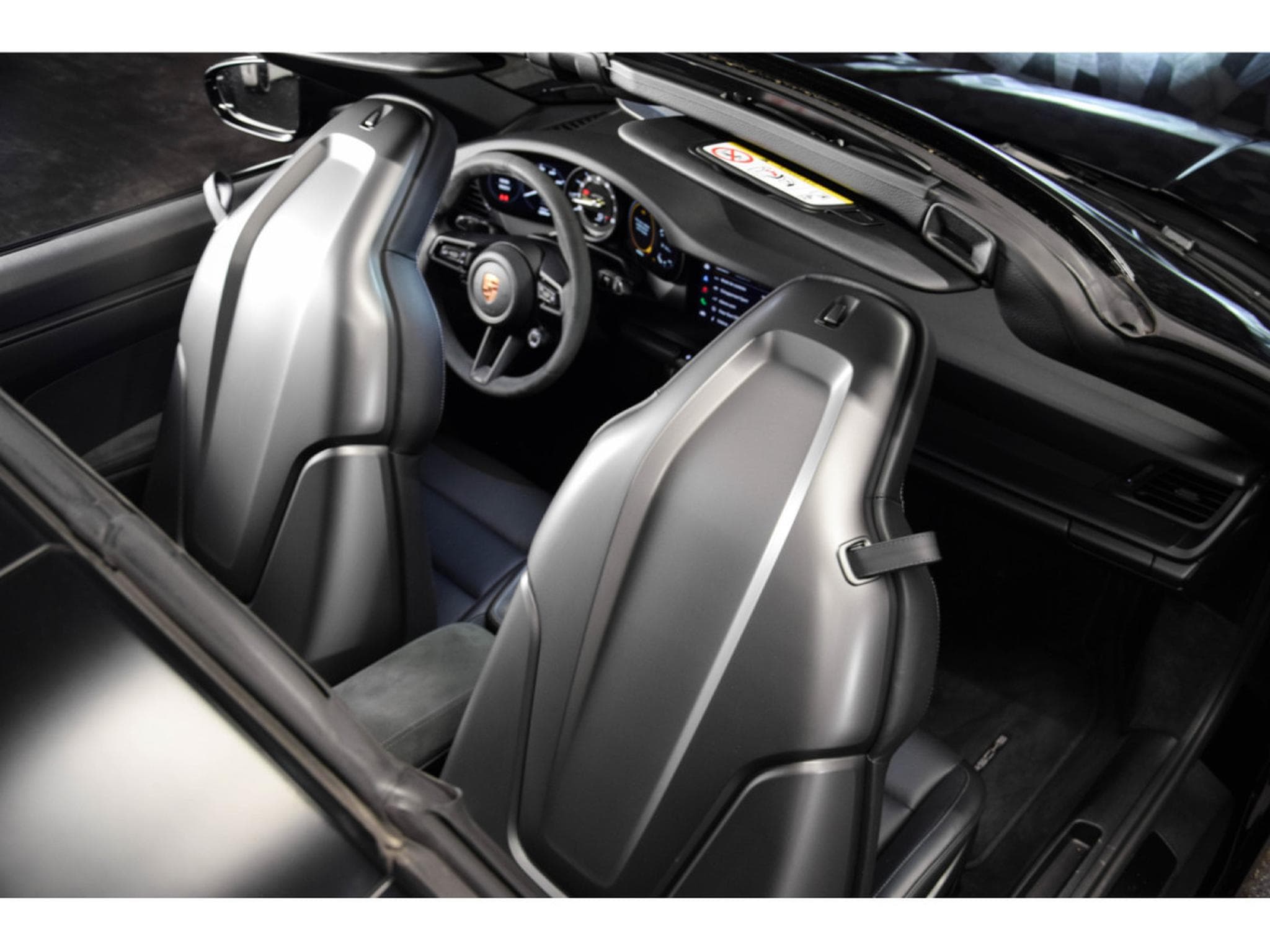 Porsche 911 Targa 4 GTS PDK (2024) - Photo 29