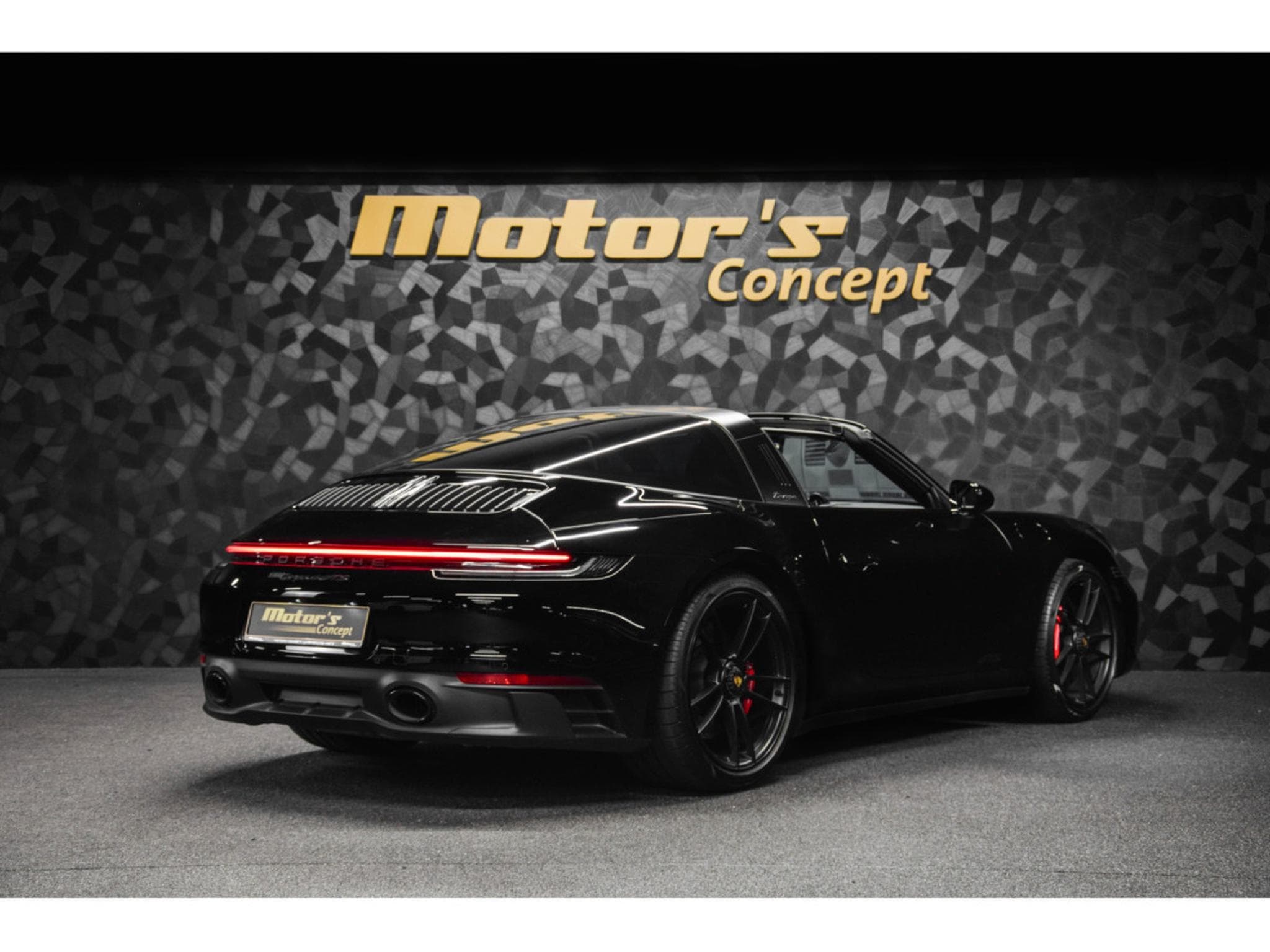 Porsche 911 Targa 4 GTS PDK (2024) - Photo 3