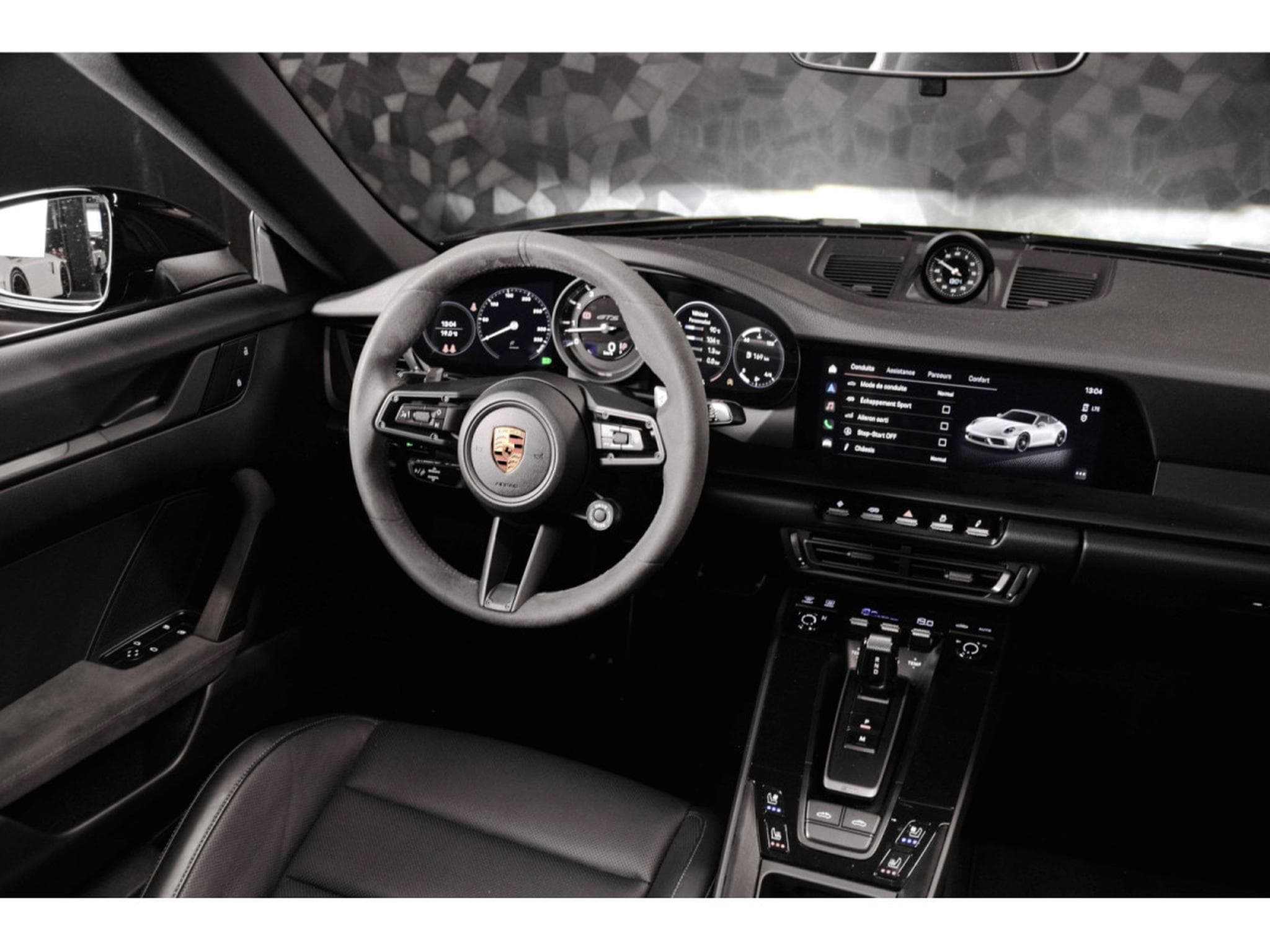 Porsche 911 Targa 4 GTS PDK (2024) - Photo 30