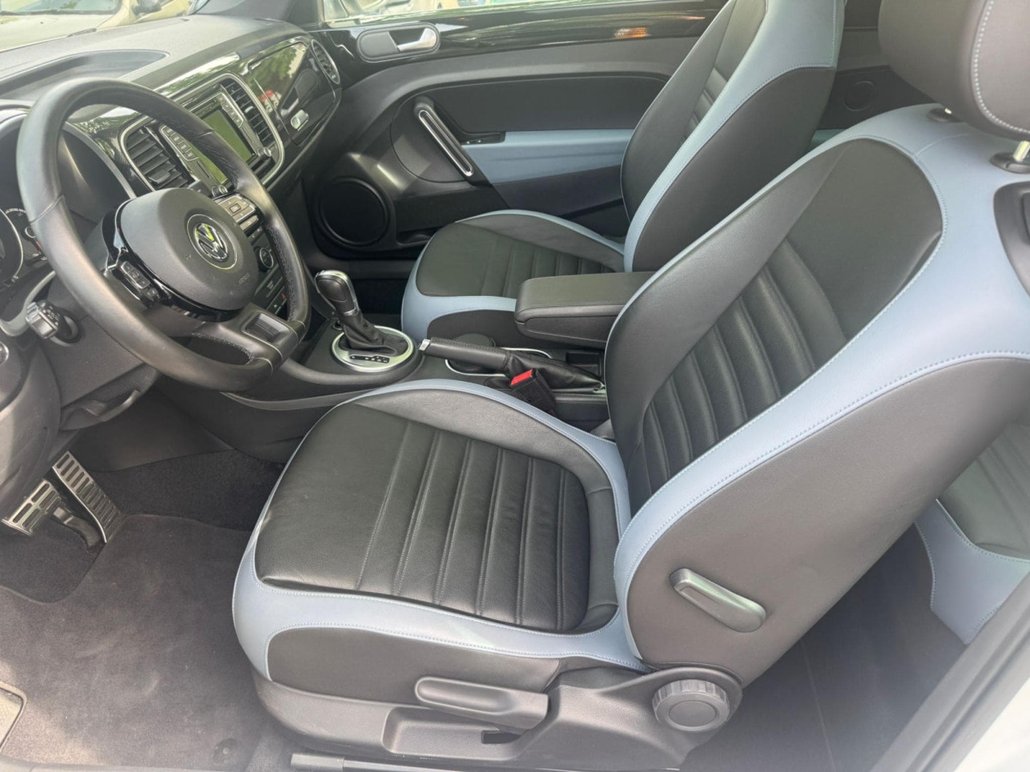 VW Beetle VOLKSWAGEN BEETLE R-LINE DSG PANORAMA LEDER NAVI MFL (2016) - Photo 13