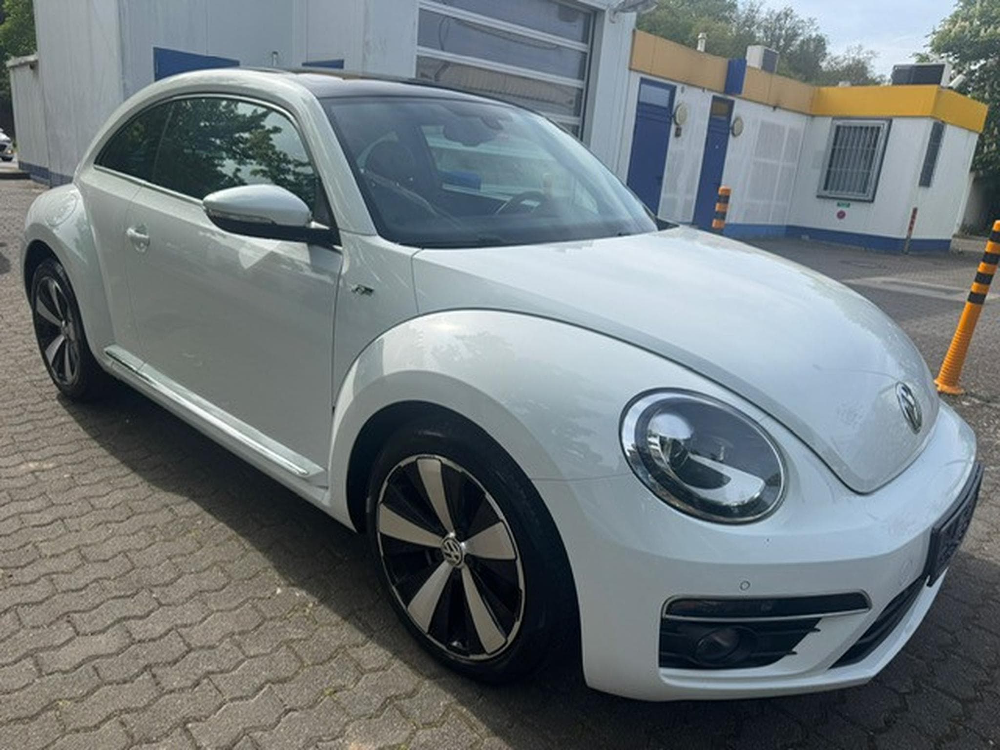 VW Beetle VOLKSWAGEN BEETLE R-LINE DSG PANORAMA LEDER NAVI MFL (2016) - Photo 3