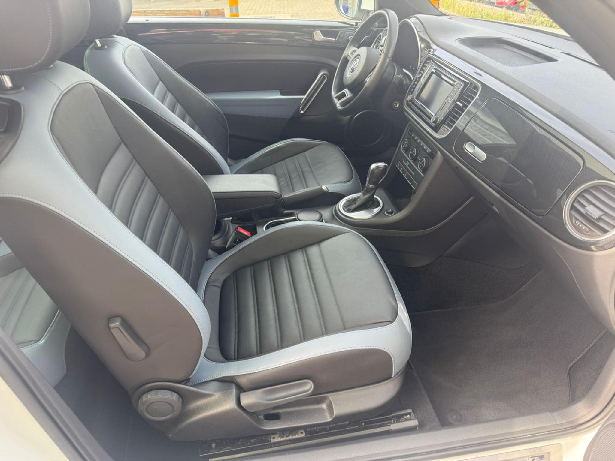 VW Beetle VOLKSWAGEN BEETLE R-LINE DSG PANORAMA LEDER NAVI MFL (2016) - Photo 4