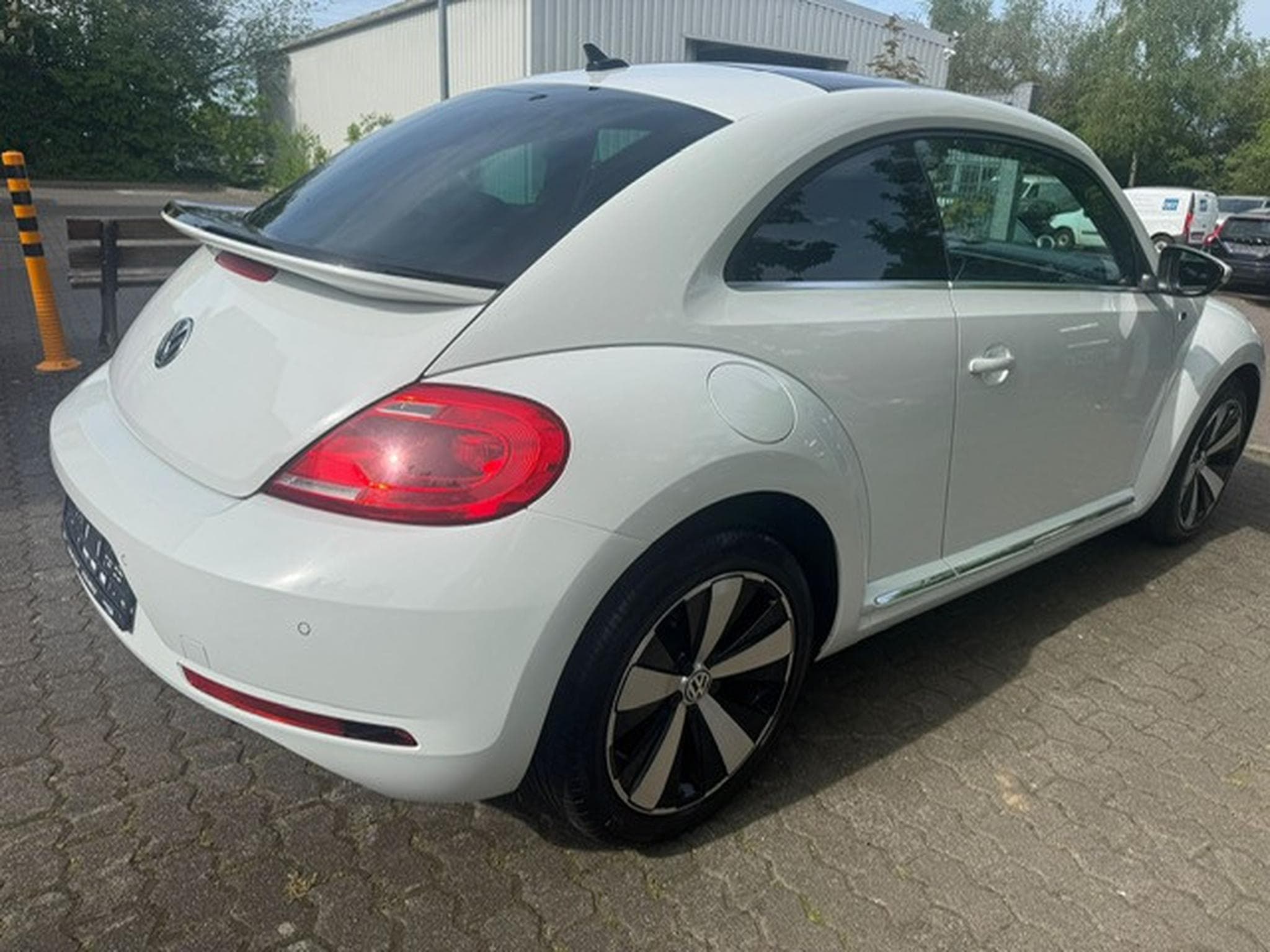 VW Beetle VOLKSWAGEN BEETLE R-LINE DSG PANORAMA LEDER NAVI MFL (2016) - Photo 8