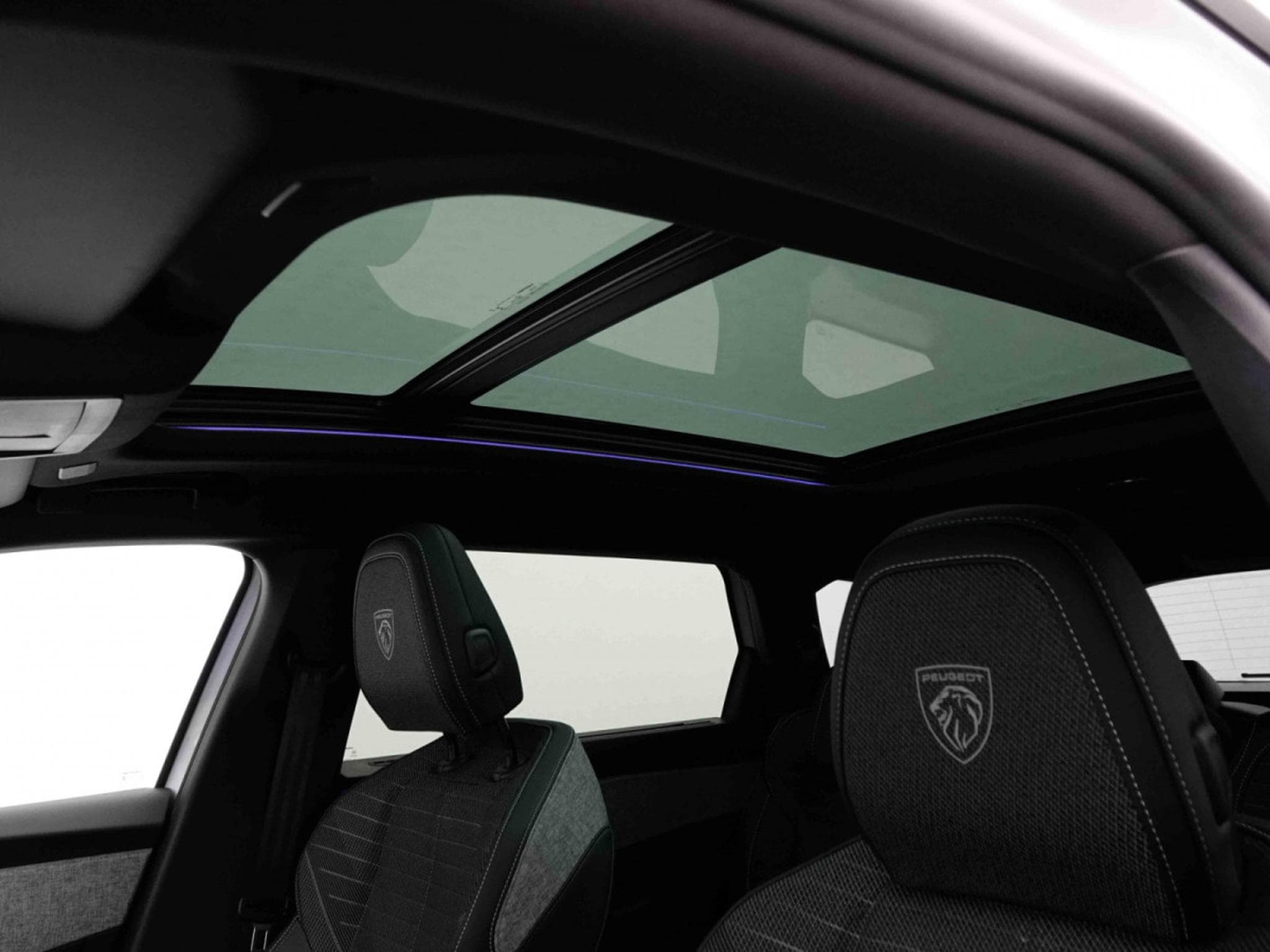 Peugeot 5008 1.2 PureTech 146 e-DSC6 GT (2026) - Photo 12