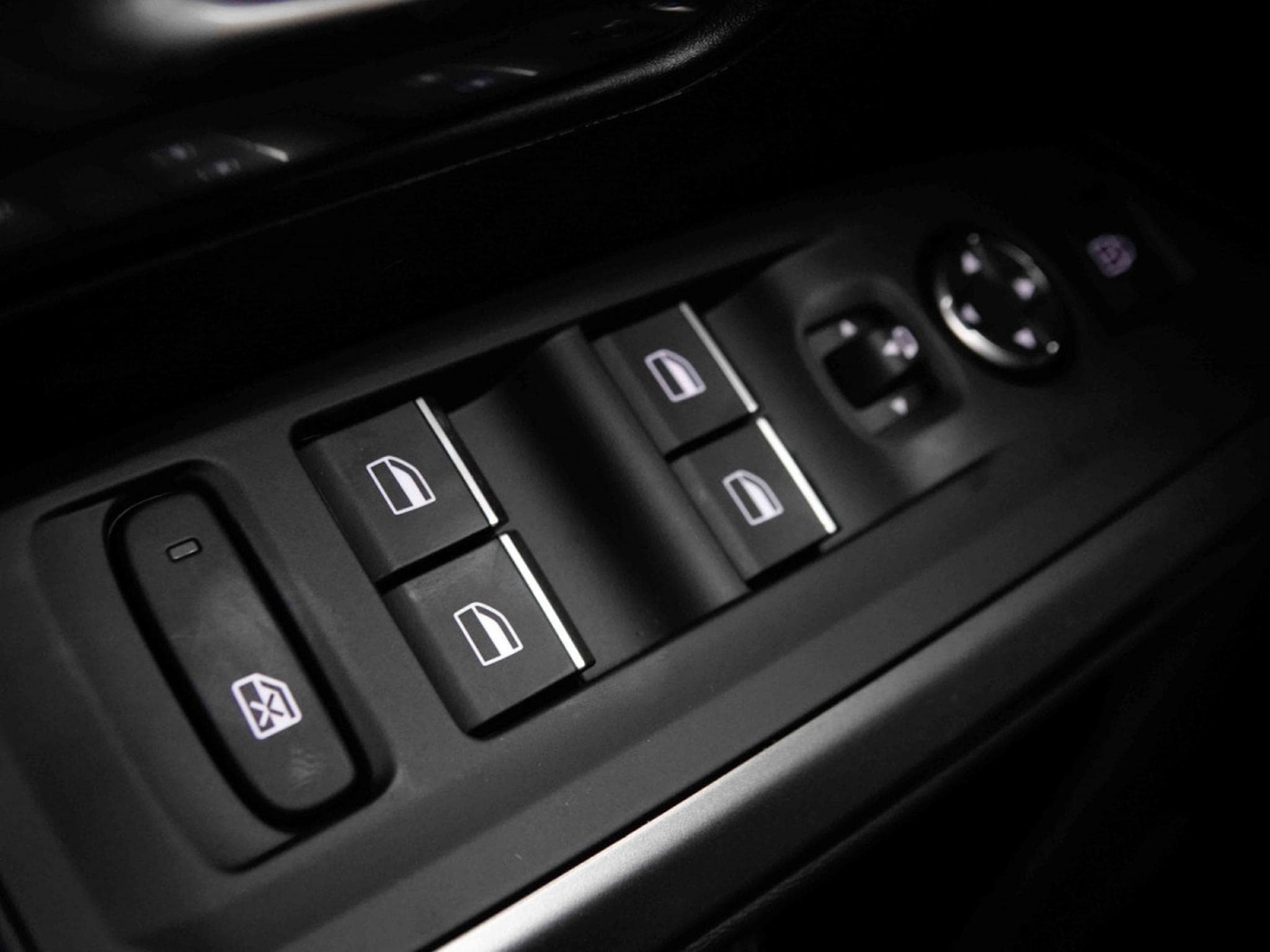 Peugeot 5008 1.2 PureTech 146 e-DSC6 GT (2026) - Photo 23