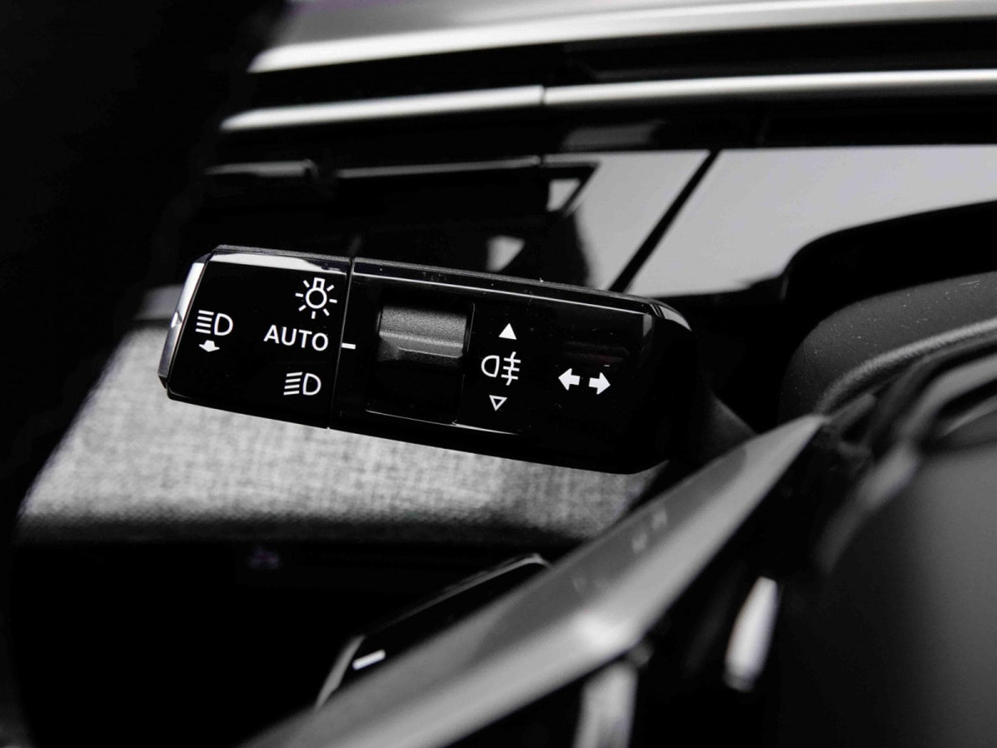 Peugeot 5008 1.2 PureTech 146 e-DSC6 GT (2026) - Photo 19