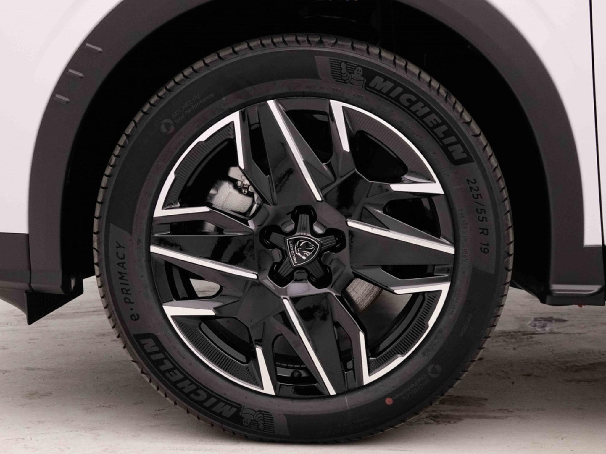 Peugeot 5008 1.2 PureTech 146 e-DSC6 GT (2026) - Photo 6
