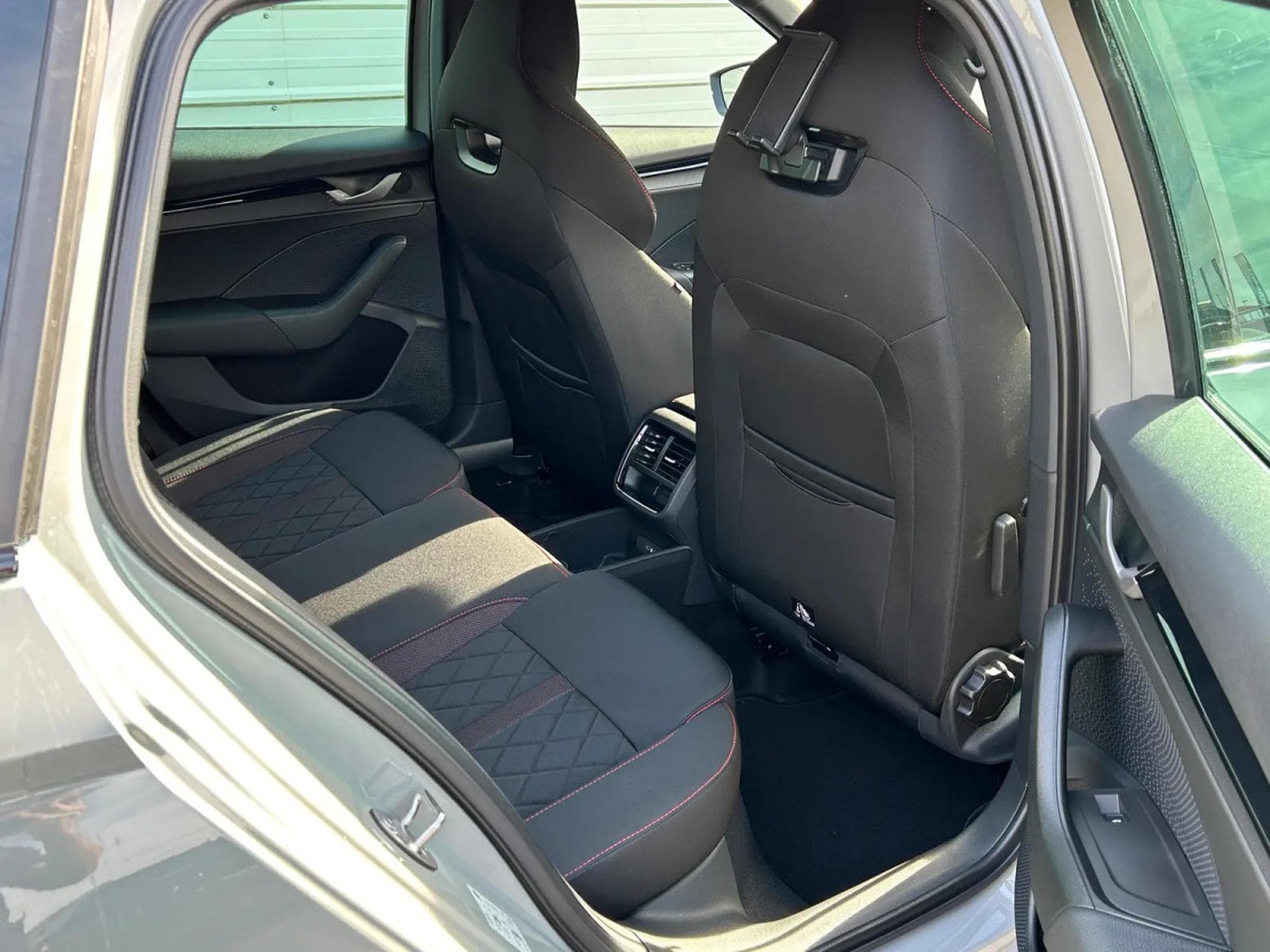 Skoda Octavia 2.0 TSi DSG 265 RS (2026) - Foto 13