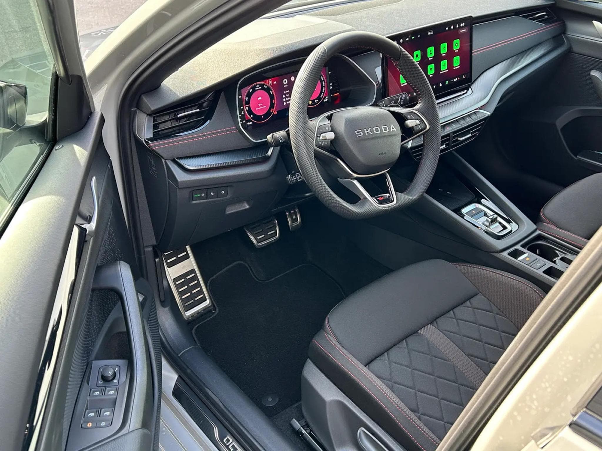 Skoda Octavia 2.0 TSi DSG 265 RS (2026) - Foto 6