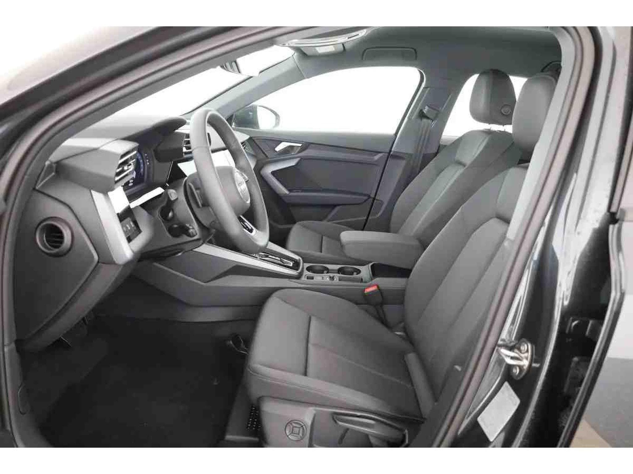 Audi A3 35 TFSi 150 Sportback S-tronic (2026) - Photo 7