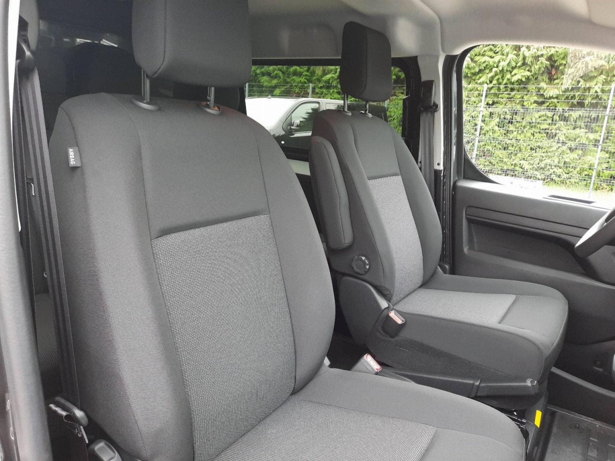 Peugeot Expert 2.0 BlueHDI 180 EAT8 Confort M Doubel Cabine (2025) - Photo 10