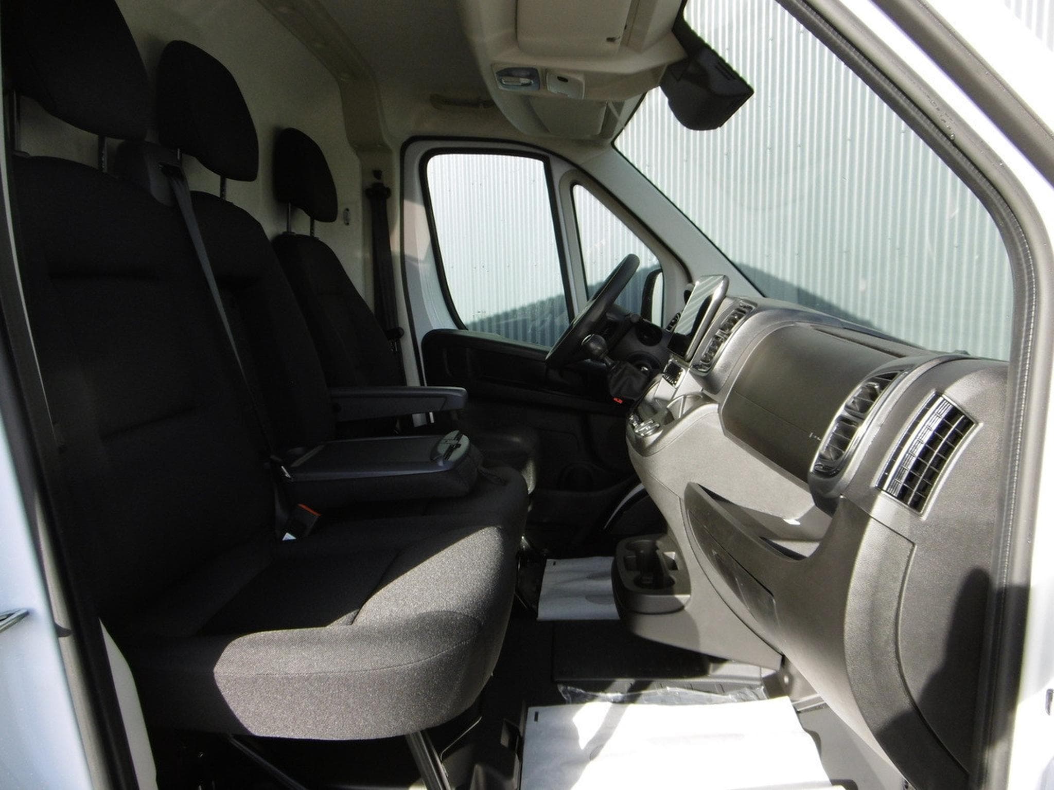 Citroën Jumper 2.2 BlueHDI 140 L2H2 (2025) - Photo 6