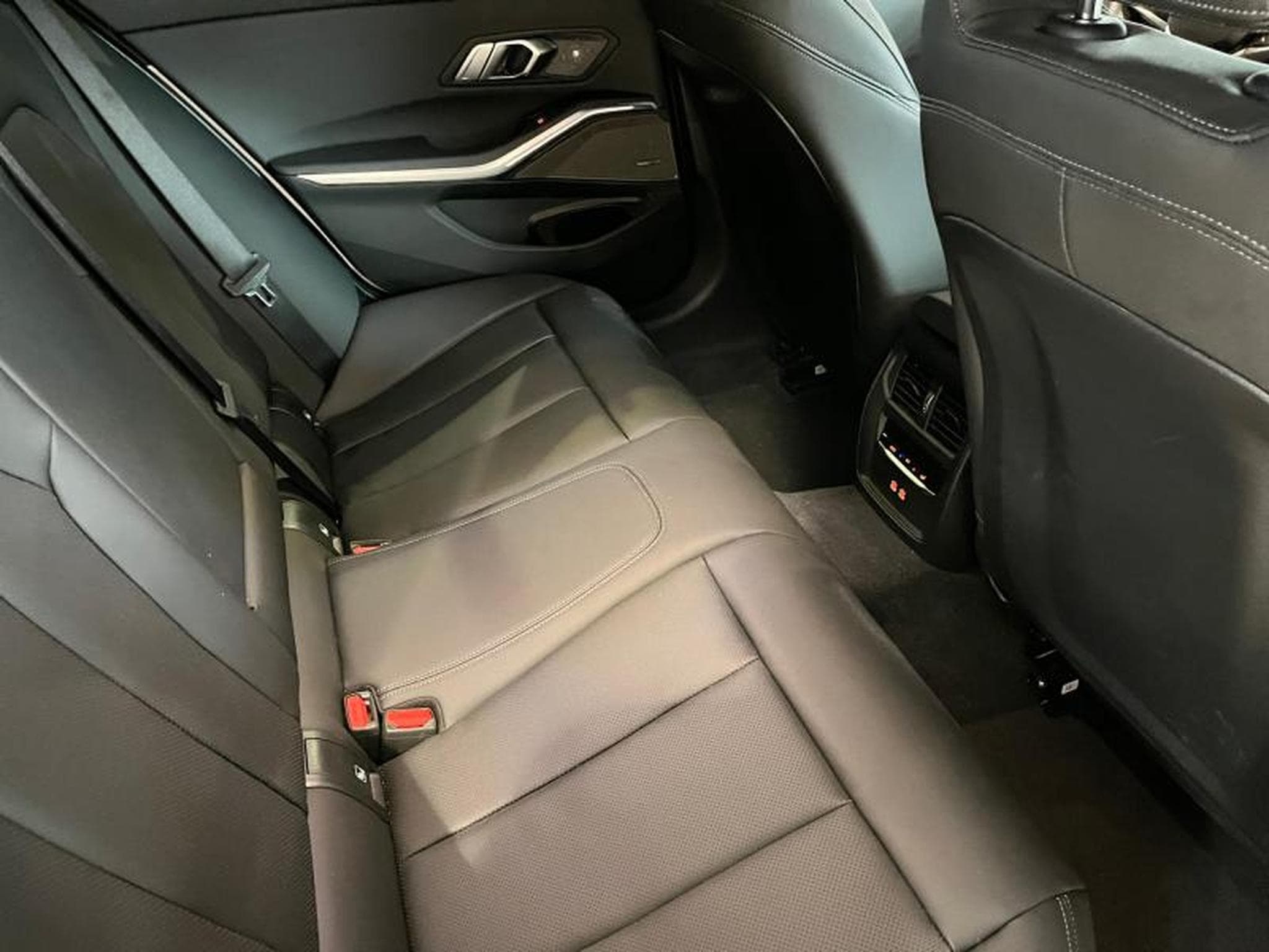 BMW 320 320d xDrive Touring M Sport (2025) - Photo 11