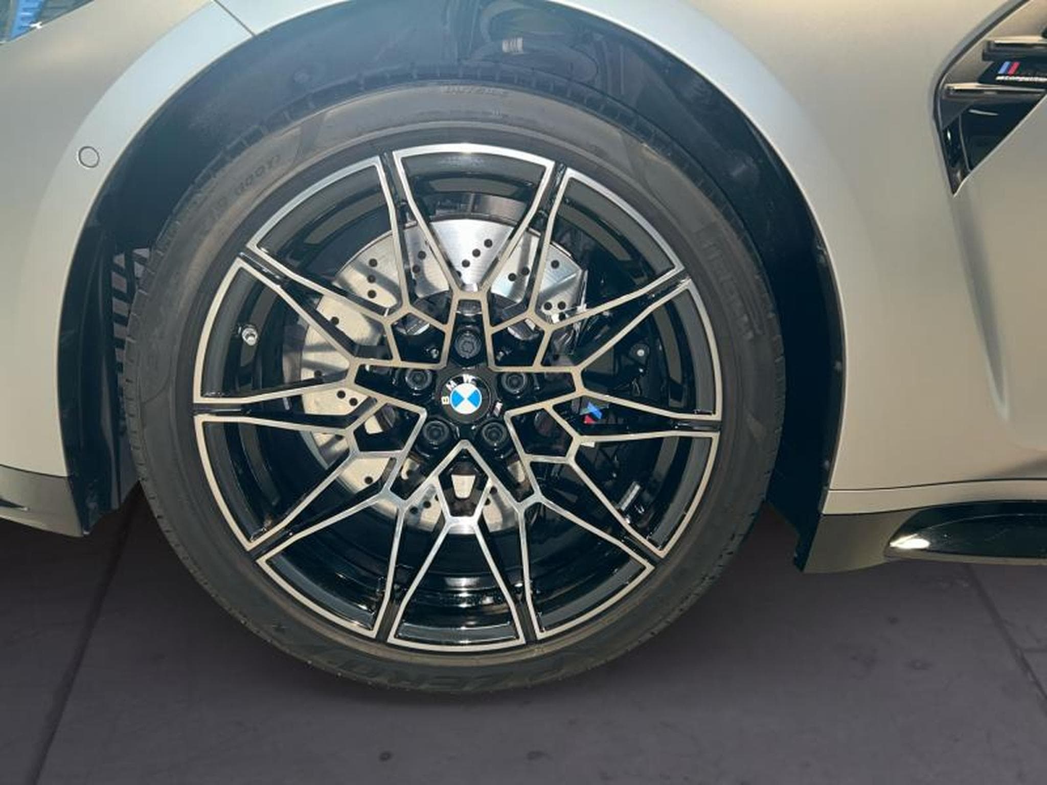 BMW M3 M3 xDrive M Competition (2025) - Photo 8