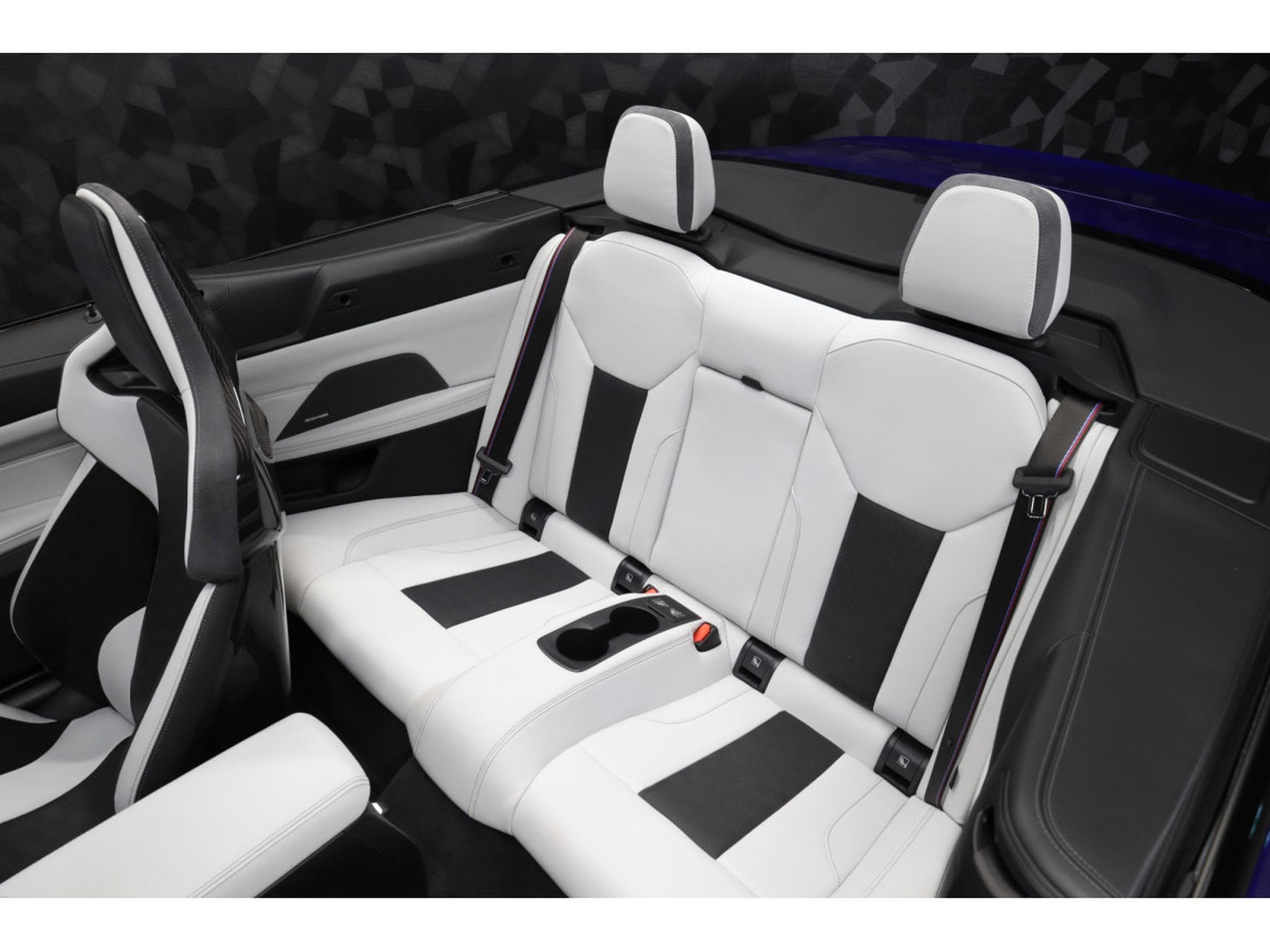BMW M4 Compétition Cabriolet X-DRIVE G83 - BMW INDIVIDUAL (2025) - Photo 9