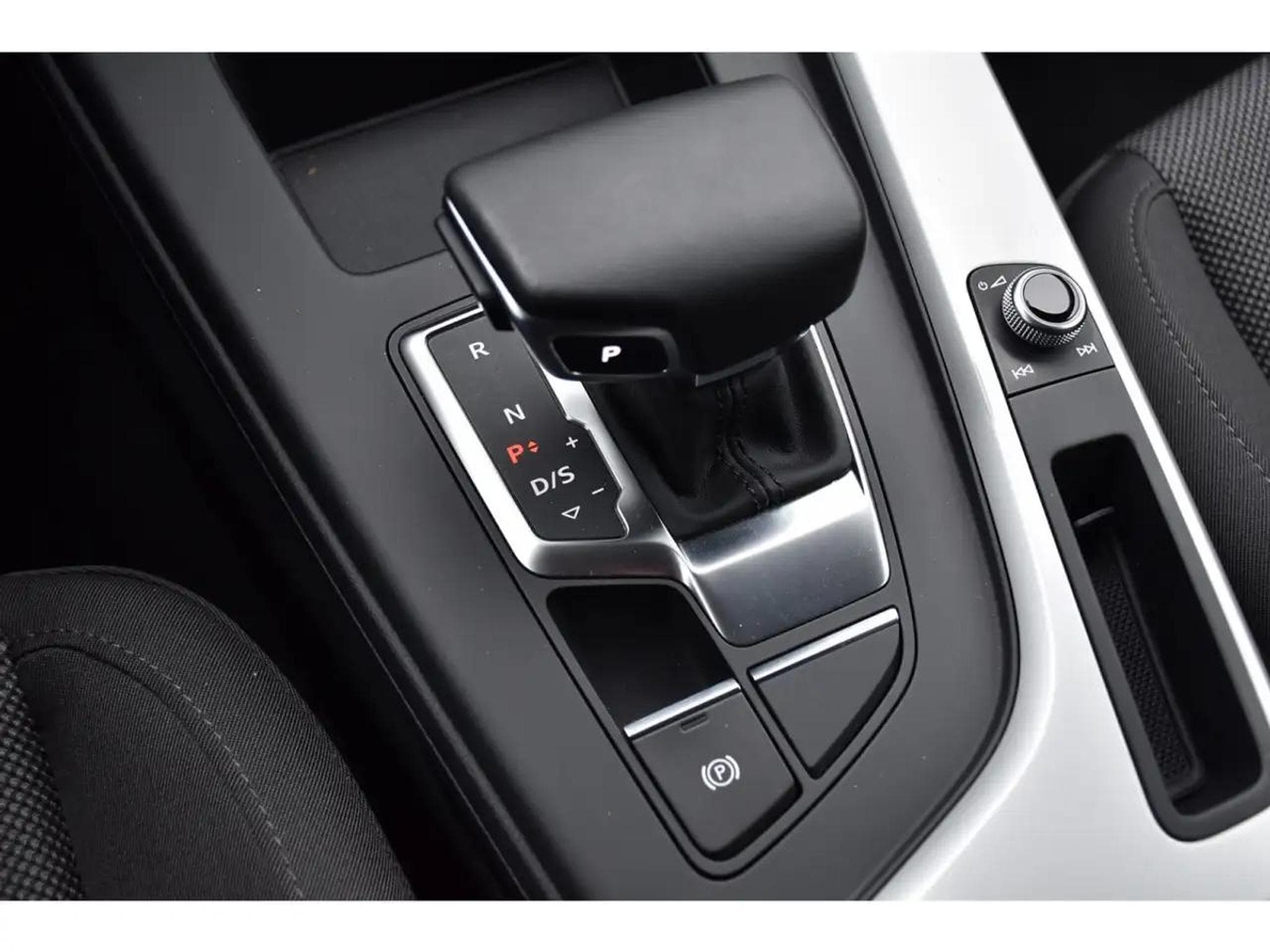 Audi A4 (2024) - Foto 17