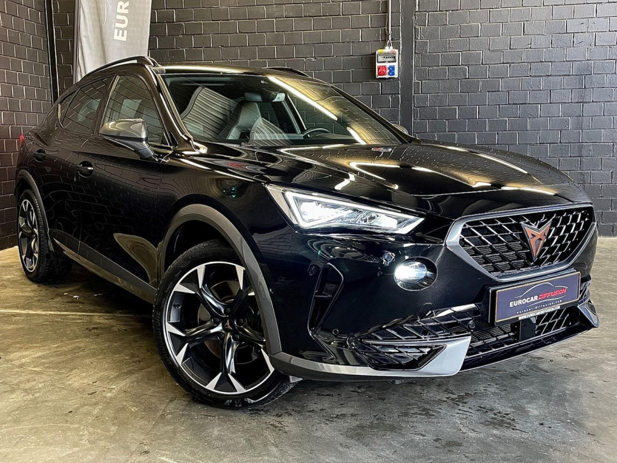 Cupra Formentor VZ 245CV eHybrid  PHEV DSG6 *ATTELAGE *HAYON* *360°* (2024) - Photo 3