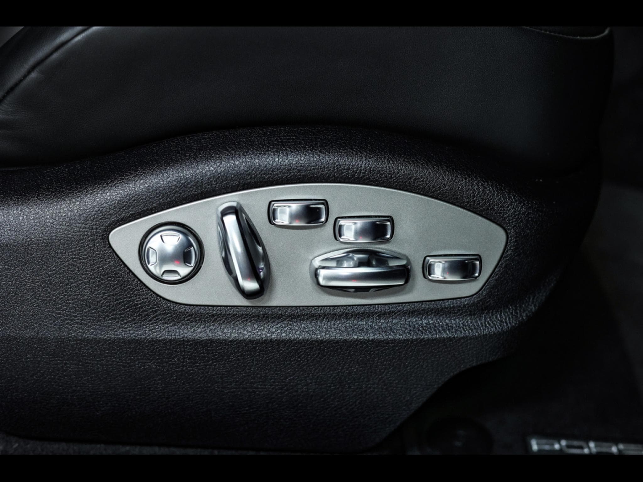 Porsche Macan III GTS PDK – DOLOMITSILVER METALLIC (2023) - Photo 18