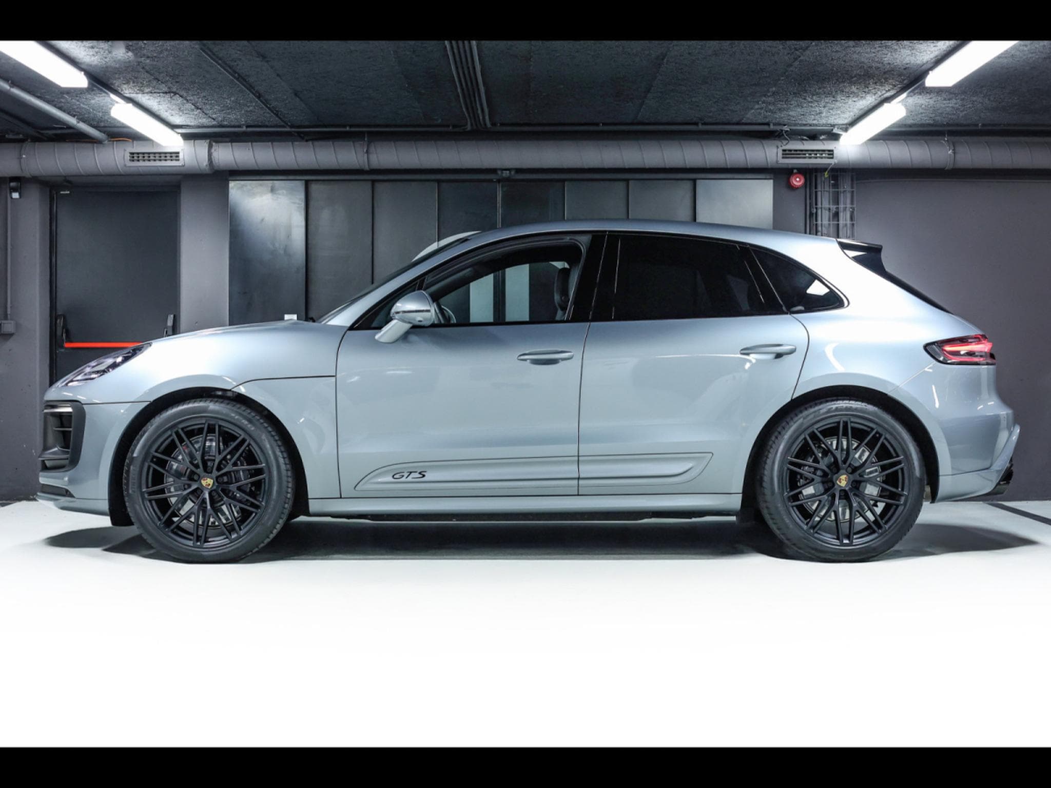 Porsche Macan III GTS PDK – DOLOMITSILVER METALLIC (2023) - Photo 2