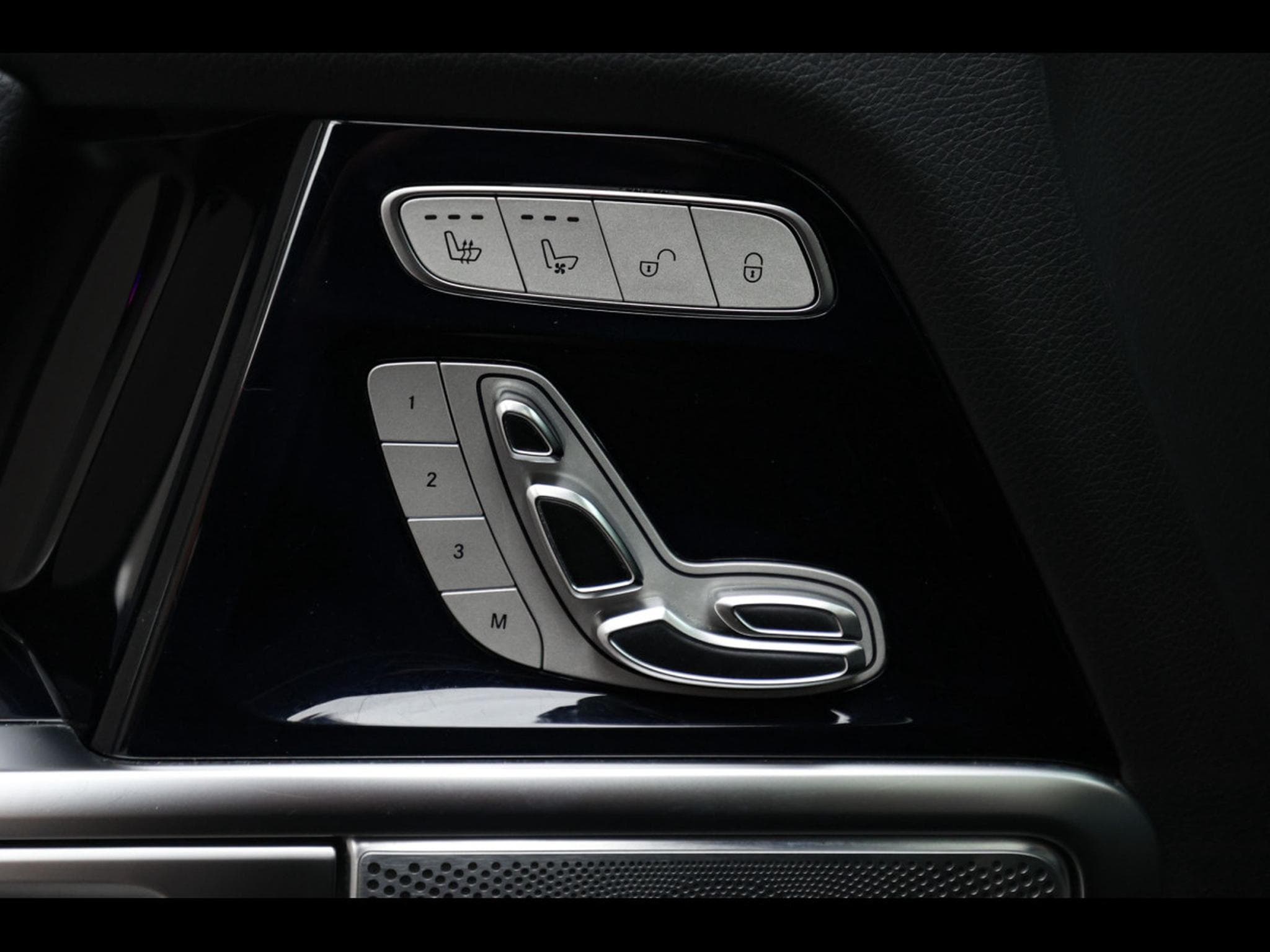 Mercedes G 500 AMG-LINE – PACK NIGHT (2020) - Photo 18