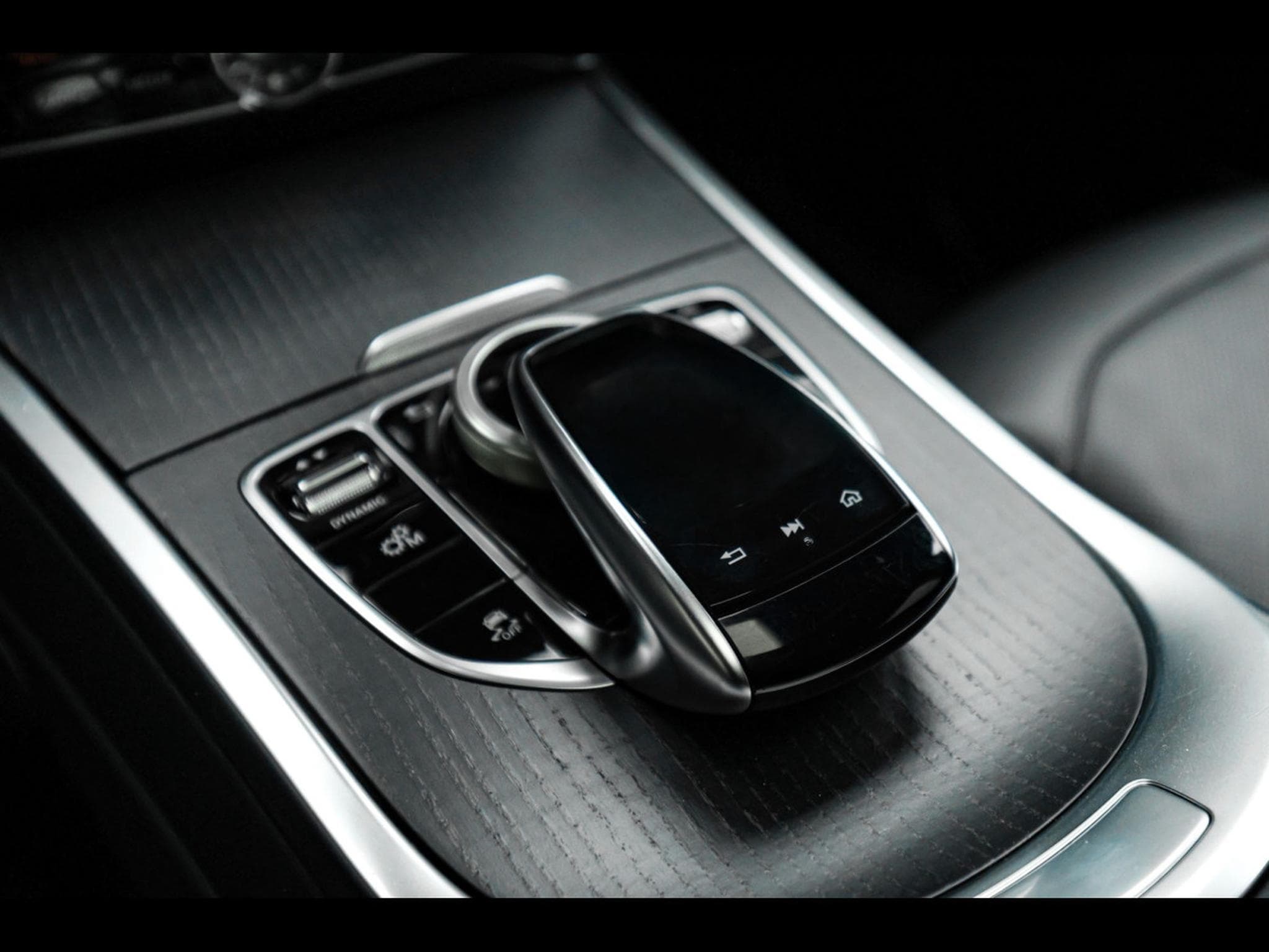 Mercedes G 500 AMG-LINE – PACK NIGHT (2020) - Photo 24