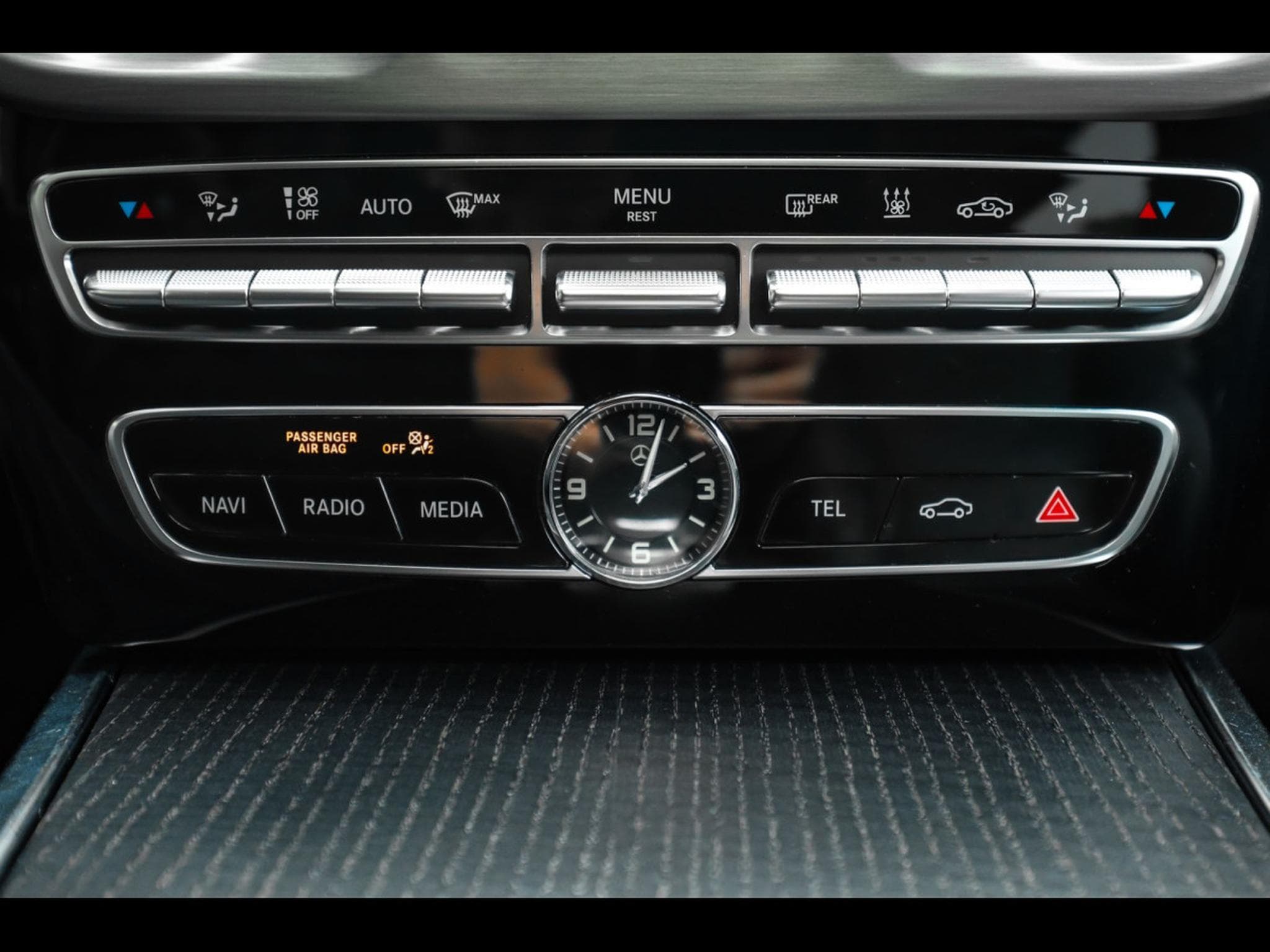 Mercedes G 500 AMG-LINE – PACK NIGHT (2020) - Photo 25