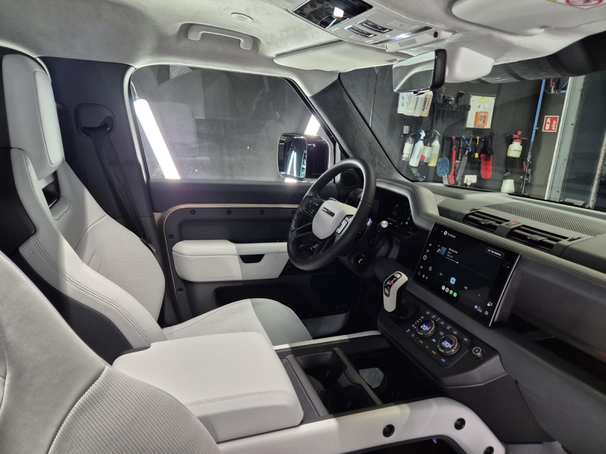 Land-Rover Defender V8 4.4 P635 110 OCTA Petra Copper SHZ LEDER KAMERA*PANO*MERI (2025) - Photo 15