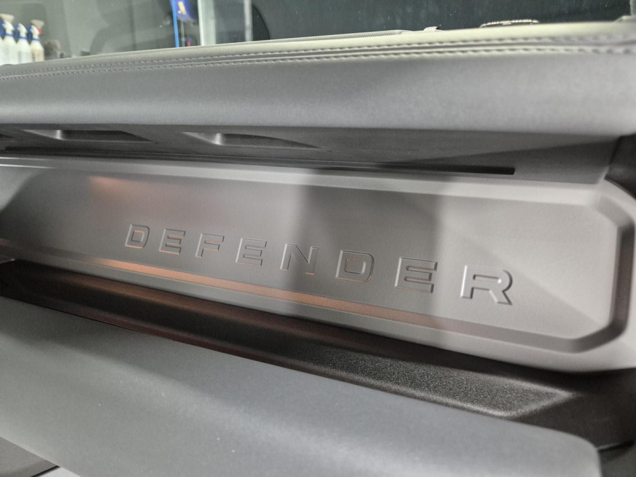 Land-Rover Defender V8 4.4 P635 110 OCTA Petra Copper SHZ LEDER KAMERA*PANO*MERI (2025) - Photo 18